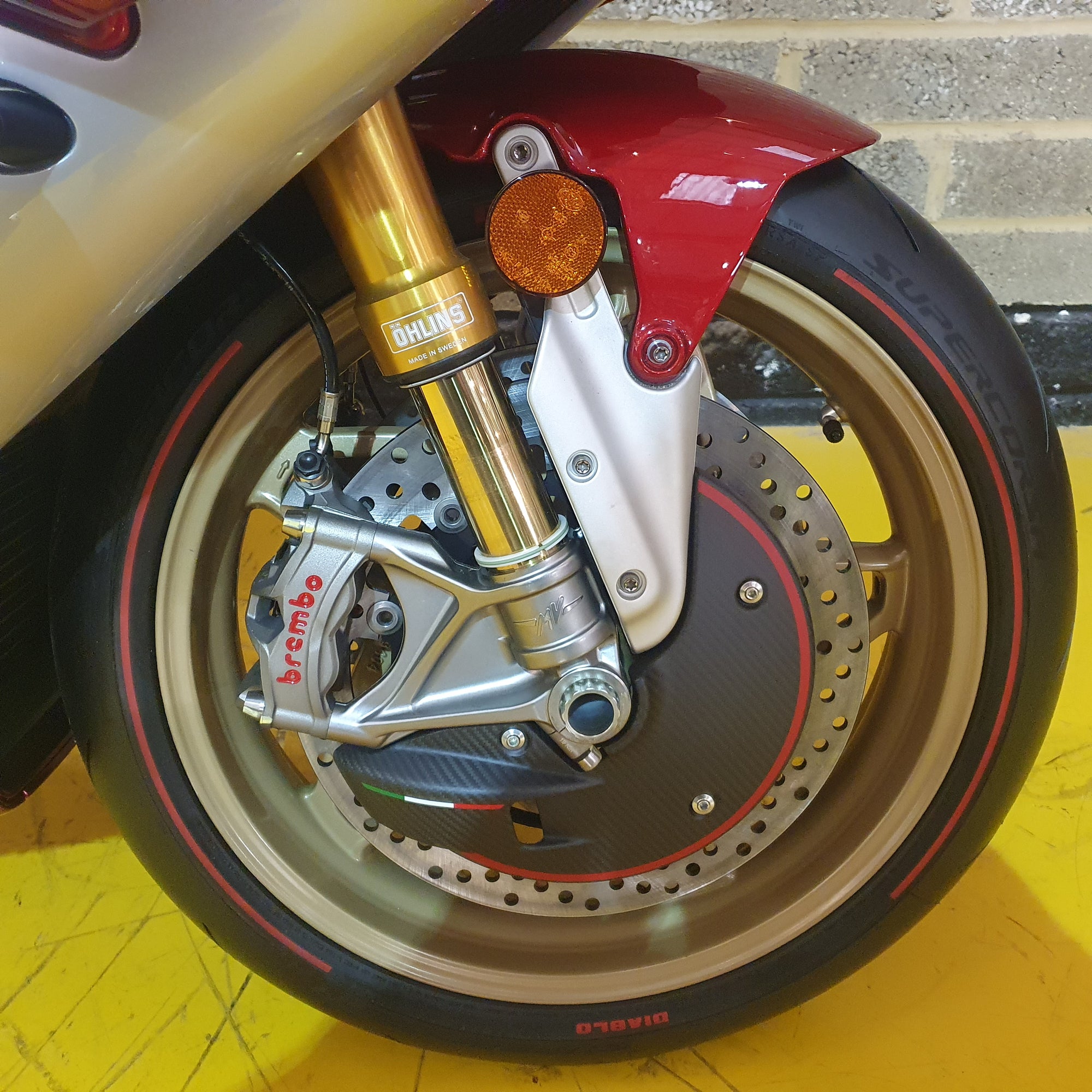 MV SUPERVELOCE 1000 SERIE ORO (132#500) - PEARL SHOCK RED