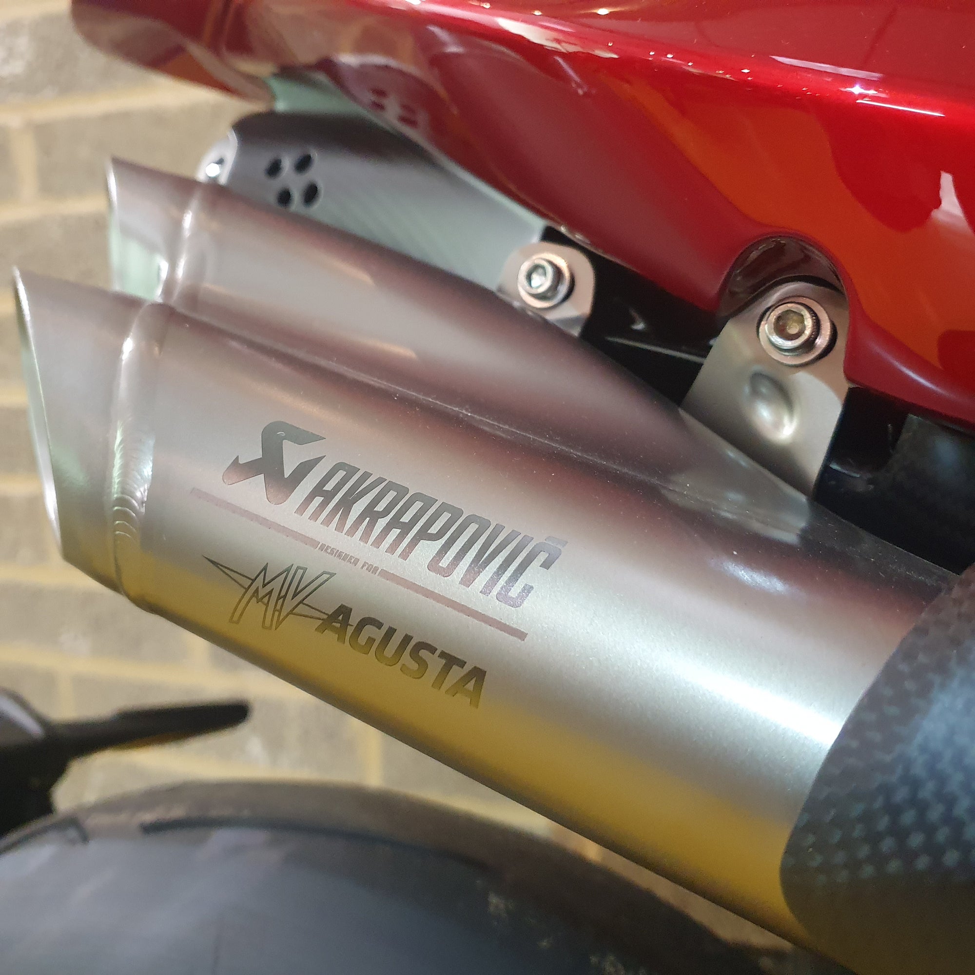 MV SUPERVELOCE 1000 SERIE ORO (132#500) - PEARL SHOCK RED