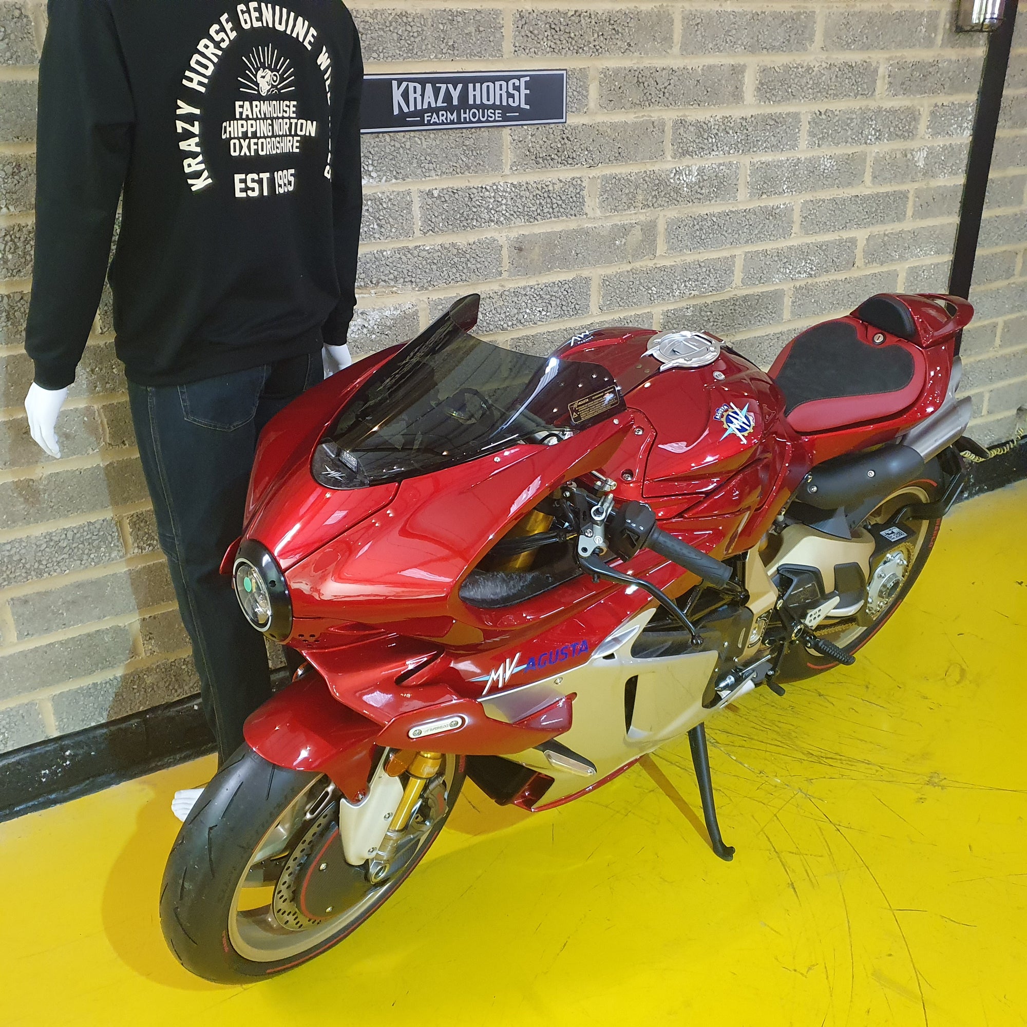 MV SUPERVELOCE 1000 SERIE ORO (132#500) - PEARL SHOCK RED