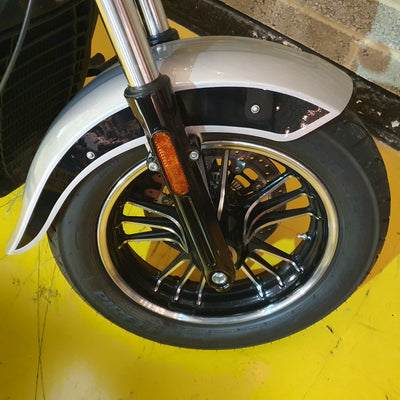 2023 Indian Scout Icon - Silver Quartz Metallic & Black Metallic