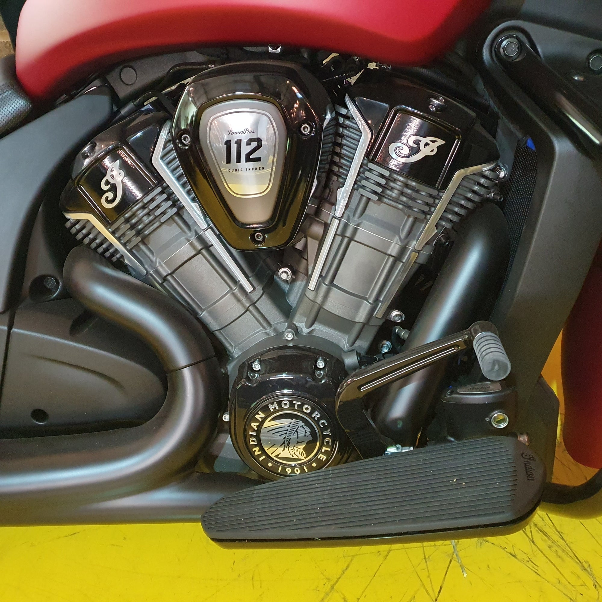 Indian Chieftain Dark Horse Power Plus 112 - Sunset Red Smoke