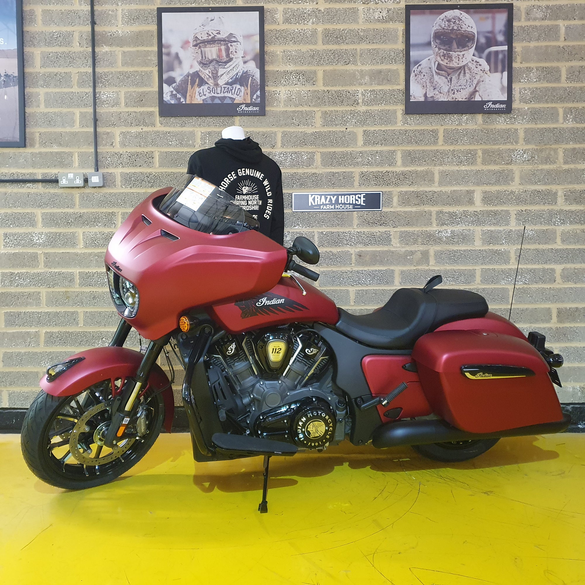 Indian Chieftain Dark Horse Power Plus 112 - Sunset Red Smoke