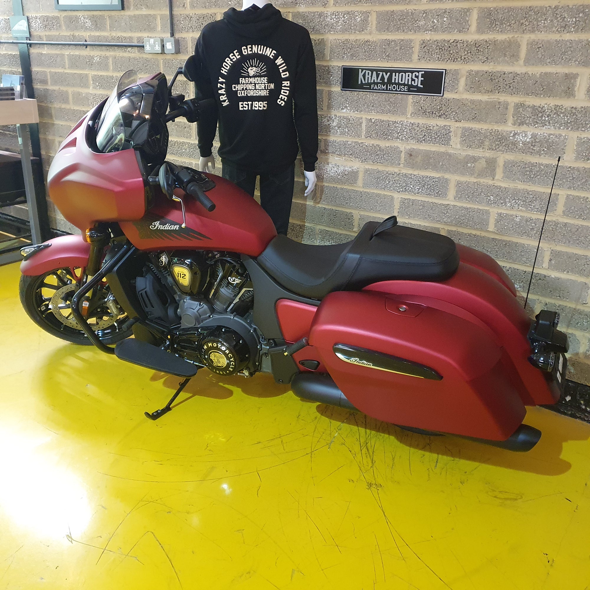 Indian Chieftain Dark Horse Power Plus 112 - Sunset Red Smoke