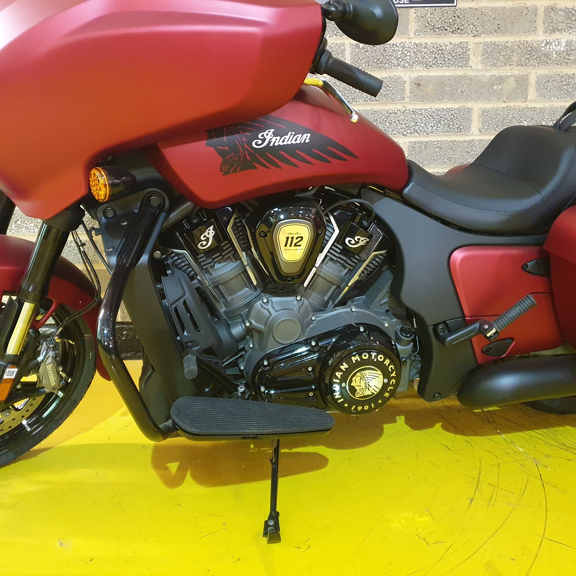 Indian Chieftain Dark Horse Power Plus 112 - Sunset Red Smoke