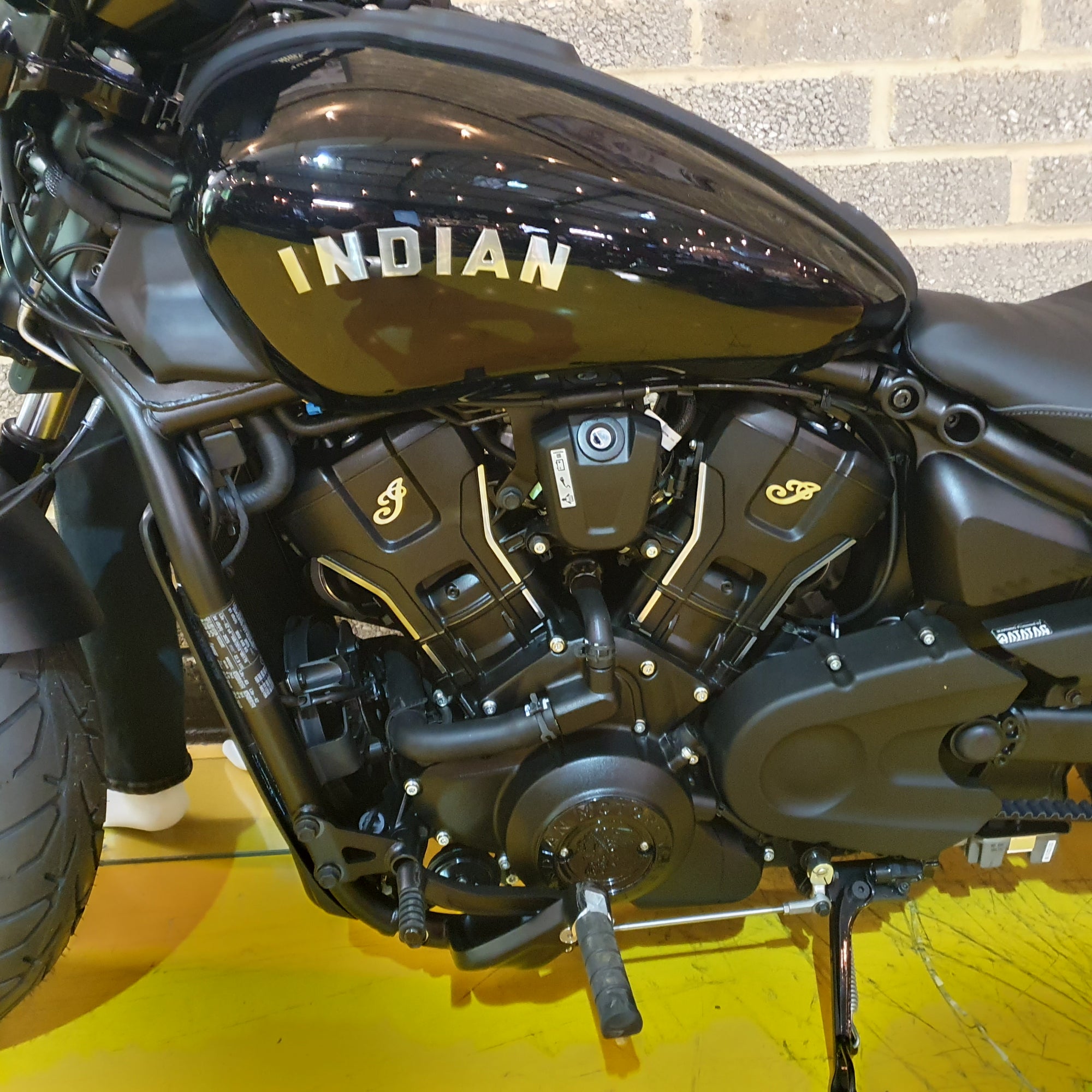2026 Scout Bobber Sixty - Black Metallic