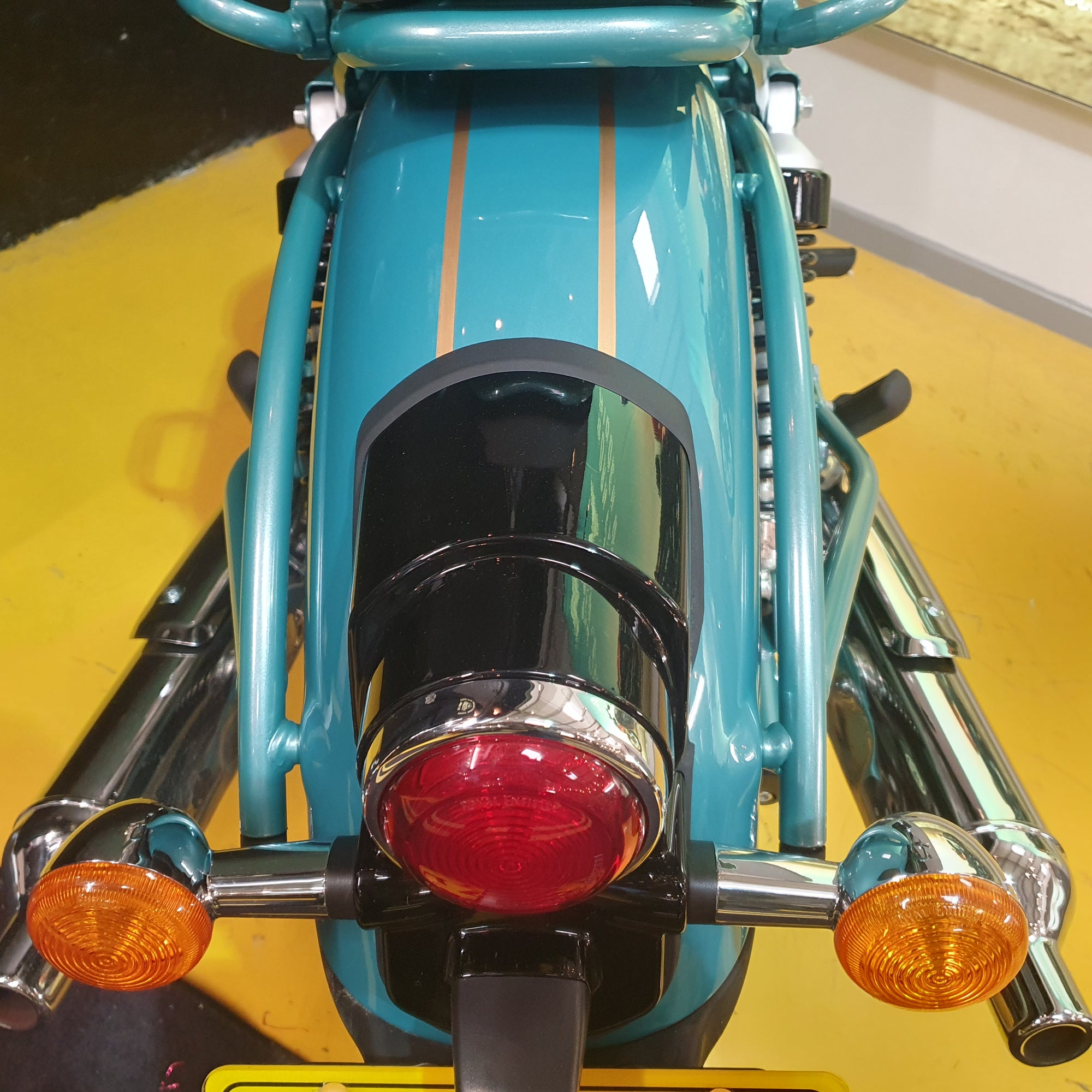 Royal Enfield 650 Classic - Teal Metallic - PreLoved