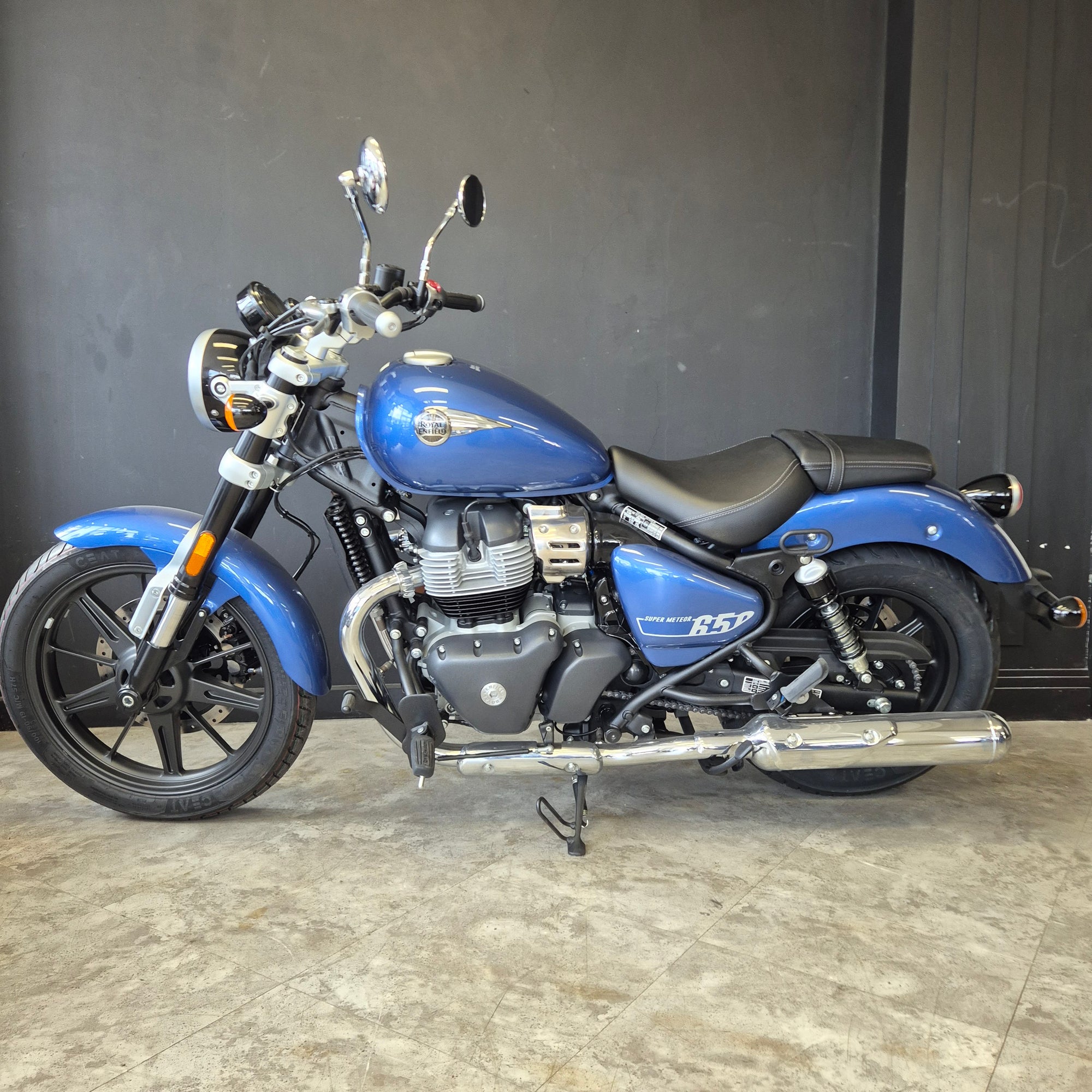 Royal Enfield Super Meteor 650 - Astral Blue - A pre-registered bargain!