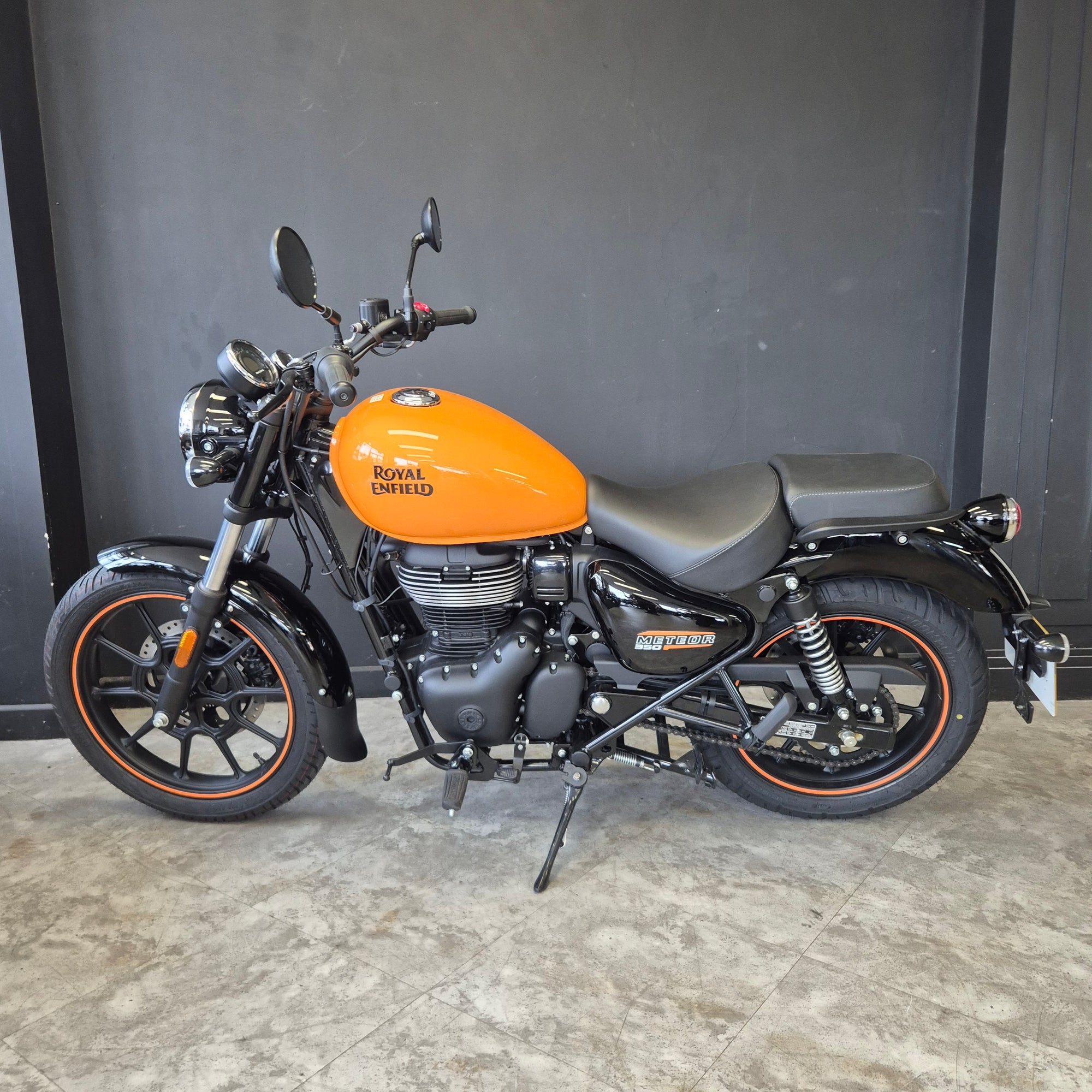 Royal Enfield Meteor 350 - Orange - Preloved
