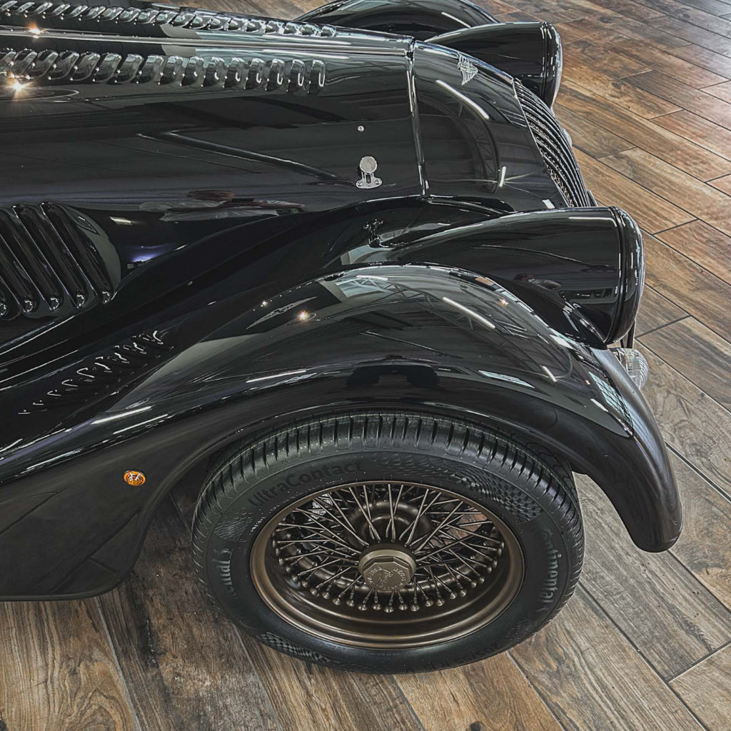 Morgan Plus 4 Traditional - Morgan Piano Black