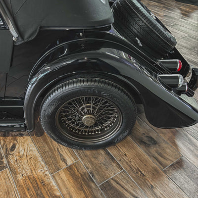 Morgan Plus 4 Traditional - Morgan Piano Black