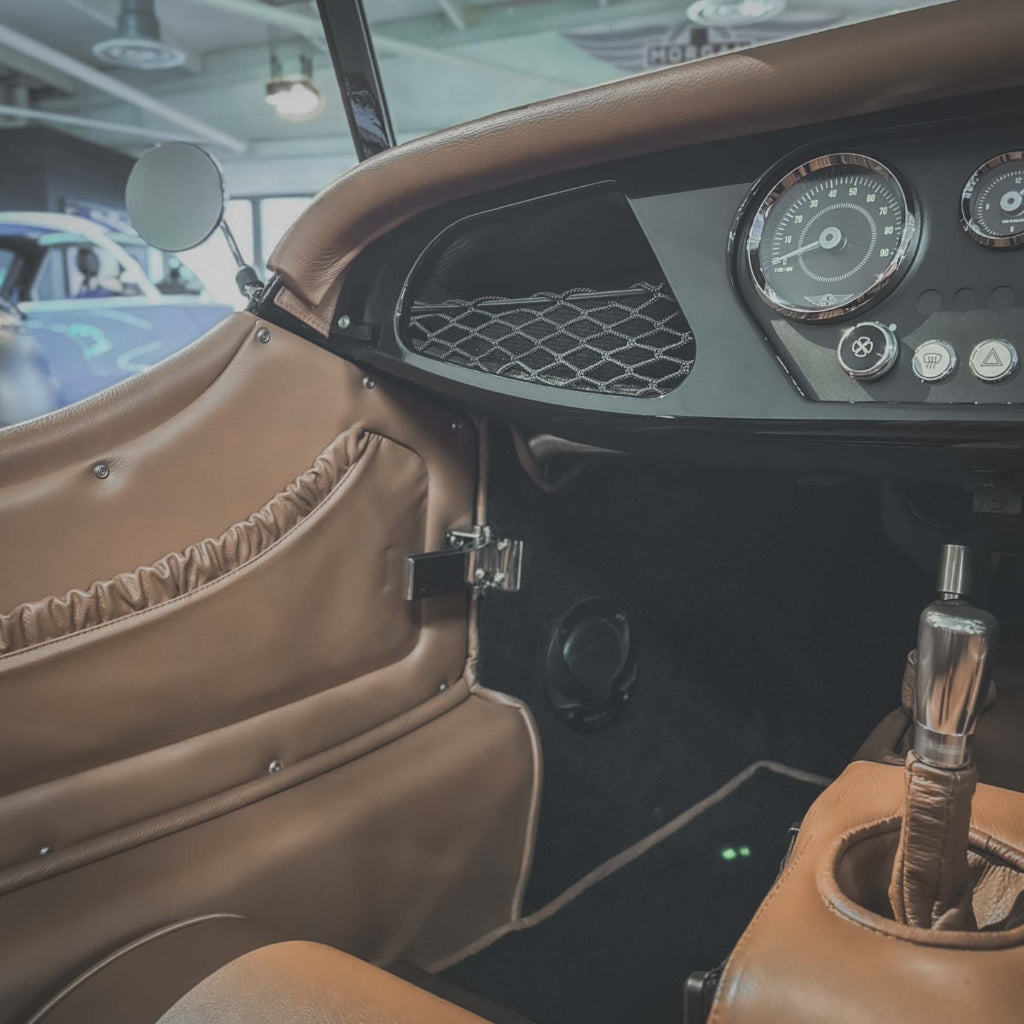 Morgan Plus 4 Traditional - Morgan Piano Black