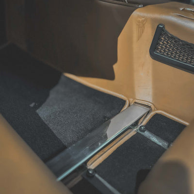 Morgan Plus 4 Traditional - Morgan Piano Black