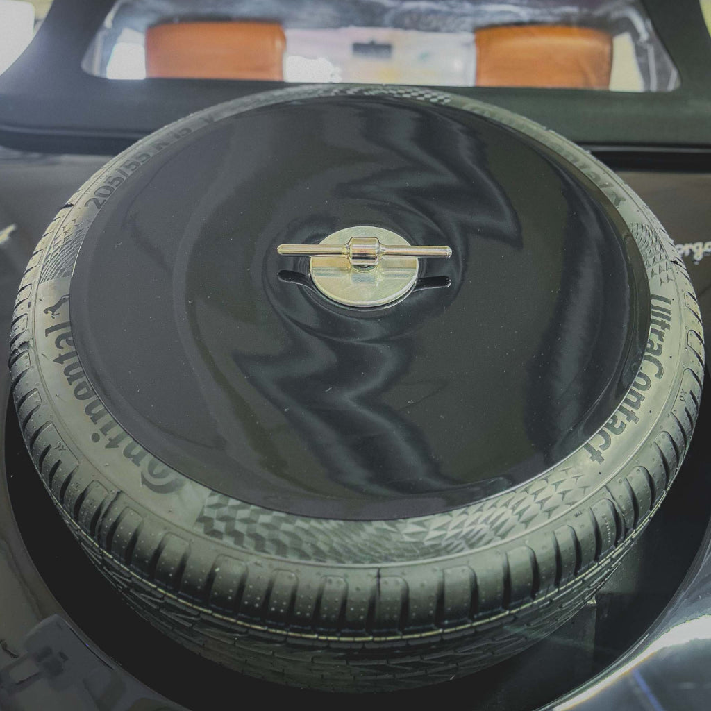 Morgan Plus 4 Traditional - Morgan Piano Black