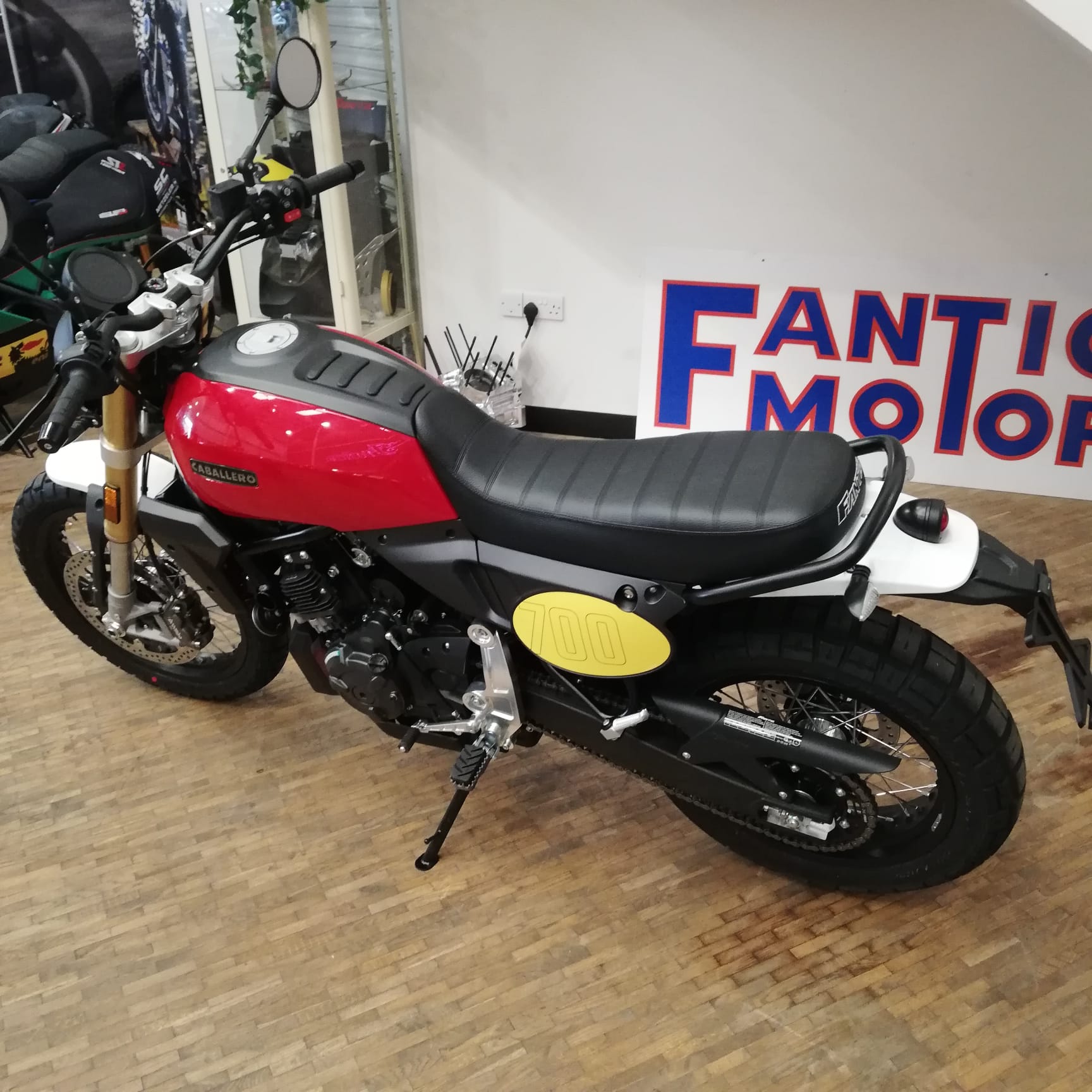 Fantic Caballero Scrambler 700 - Red
