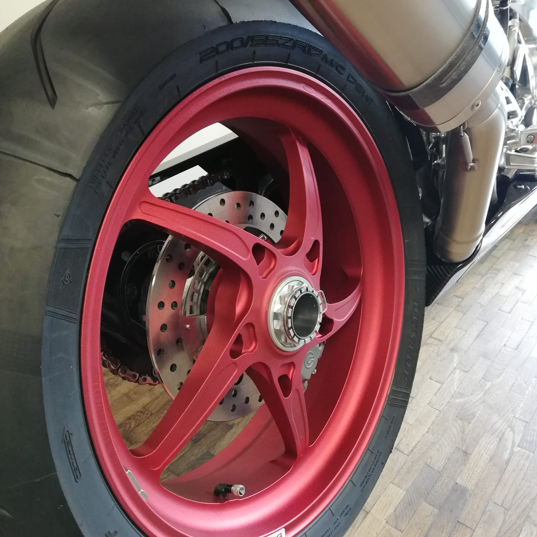 NORTON V4 SV - MANX SILVER