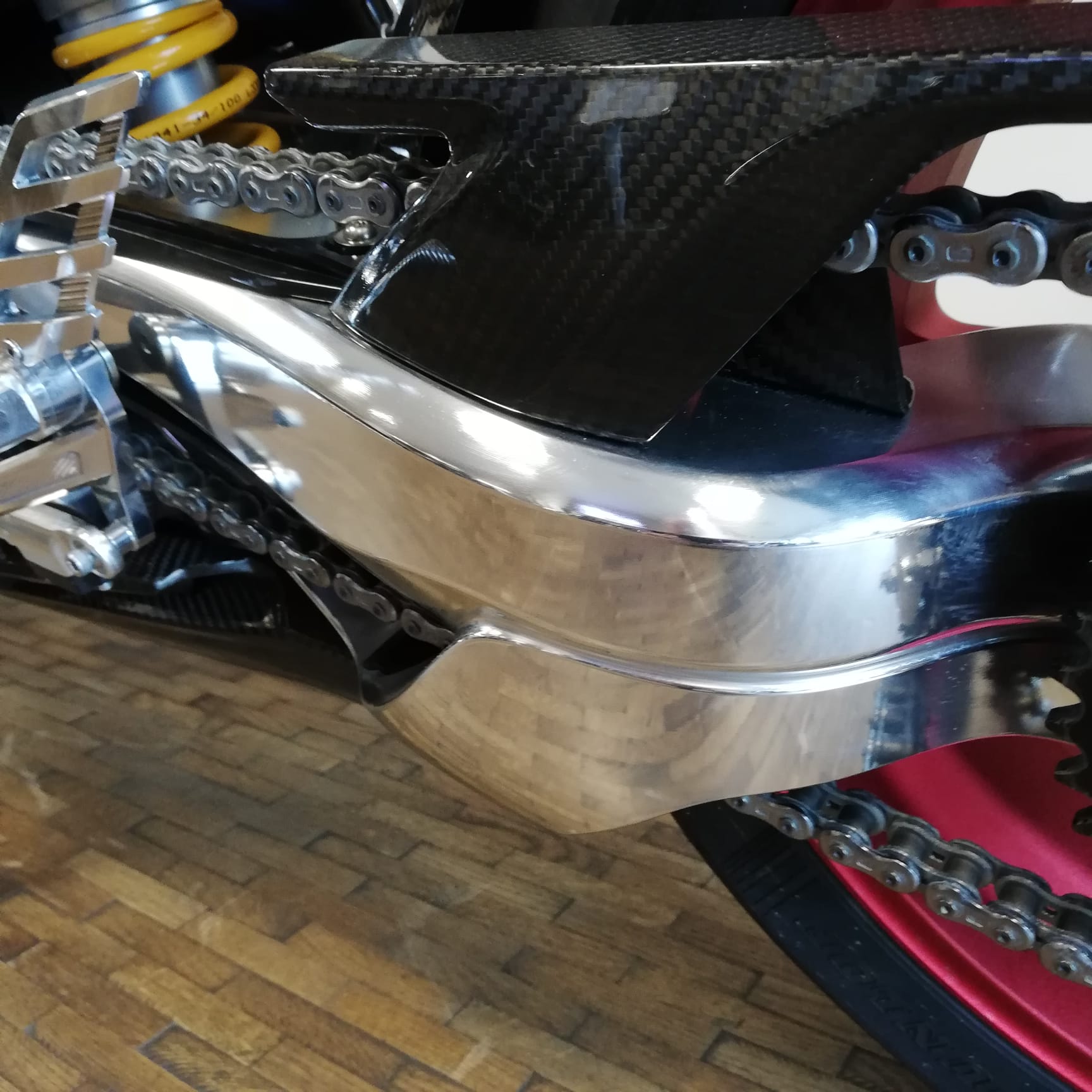 NORTON V4 SV - MANX SILVER