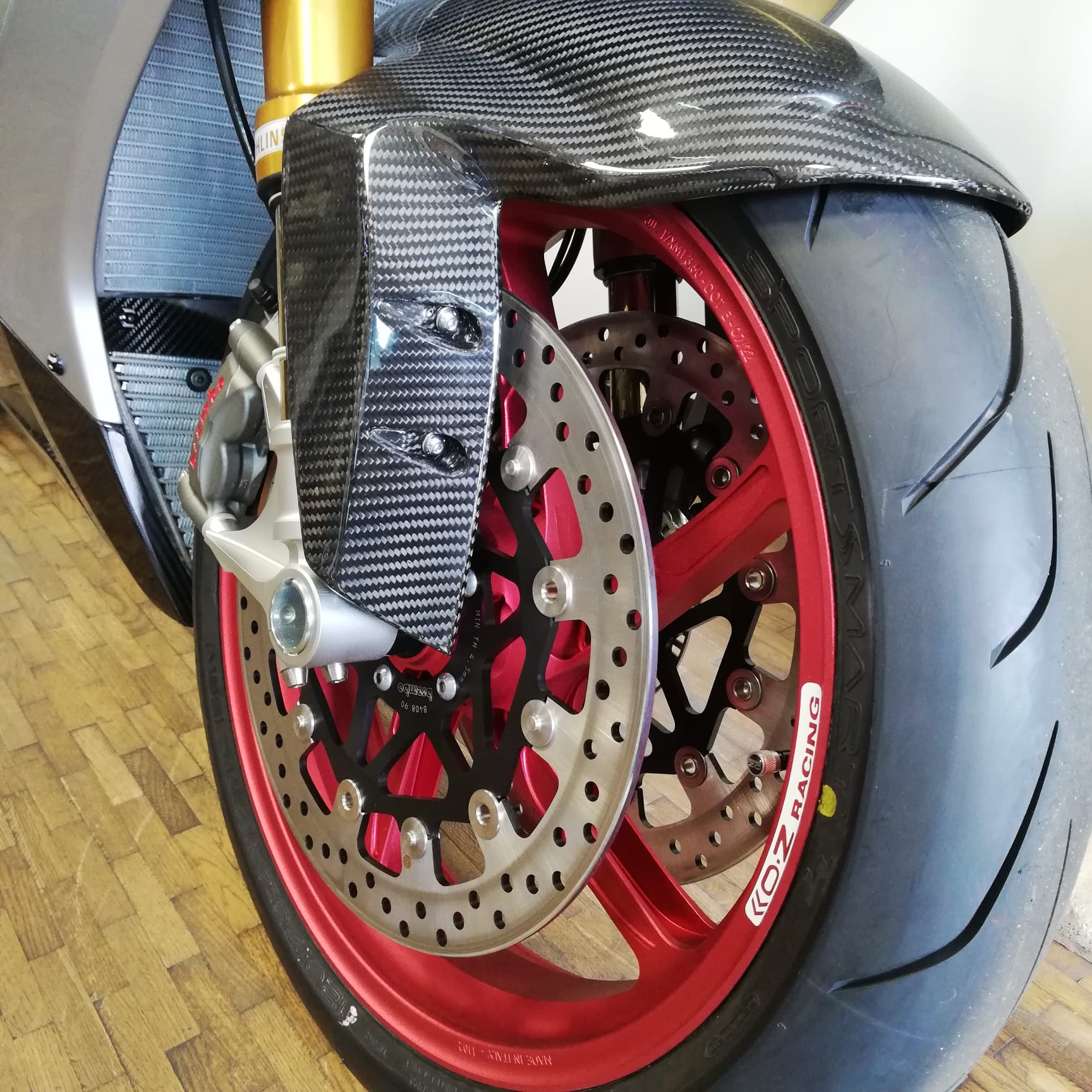 NORTON V4 SV - MANX SILVER