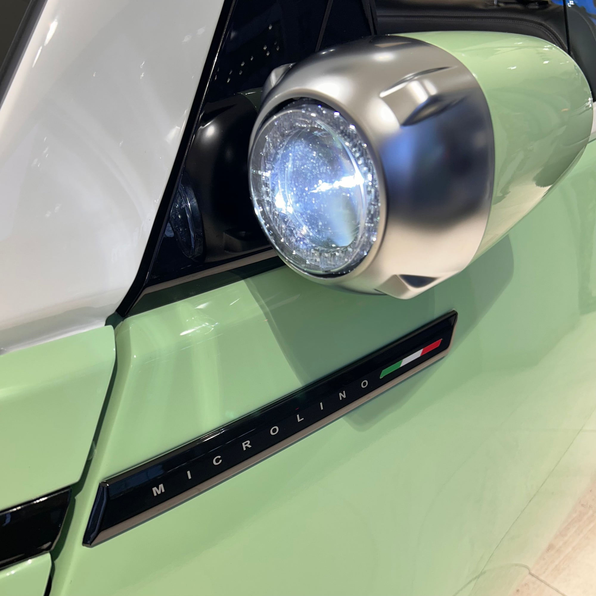 Microlino - Paris and White - PreLoved