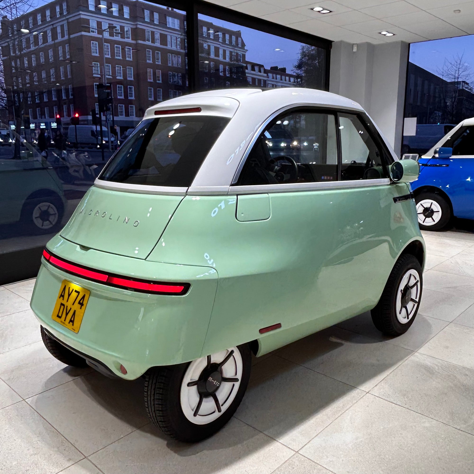 Microlino - Paris and White - PreLoved