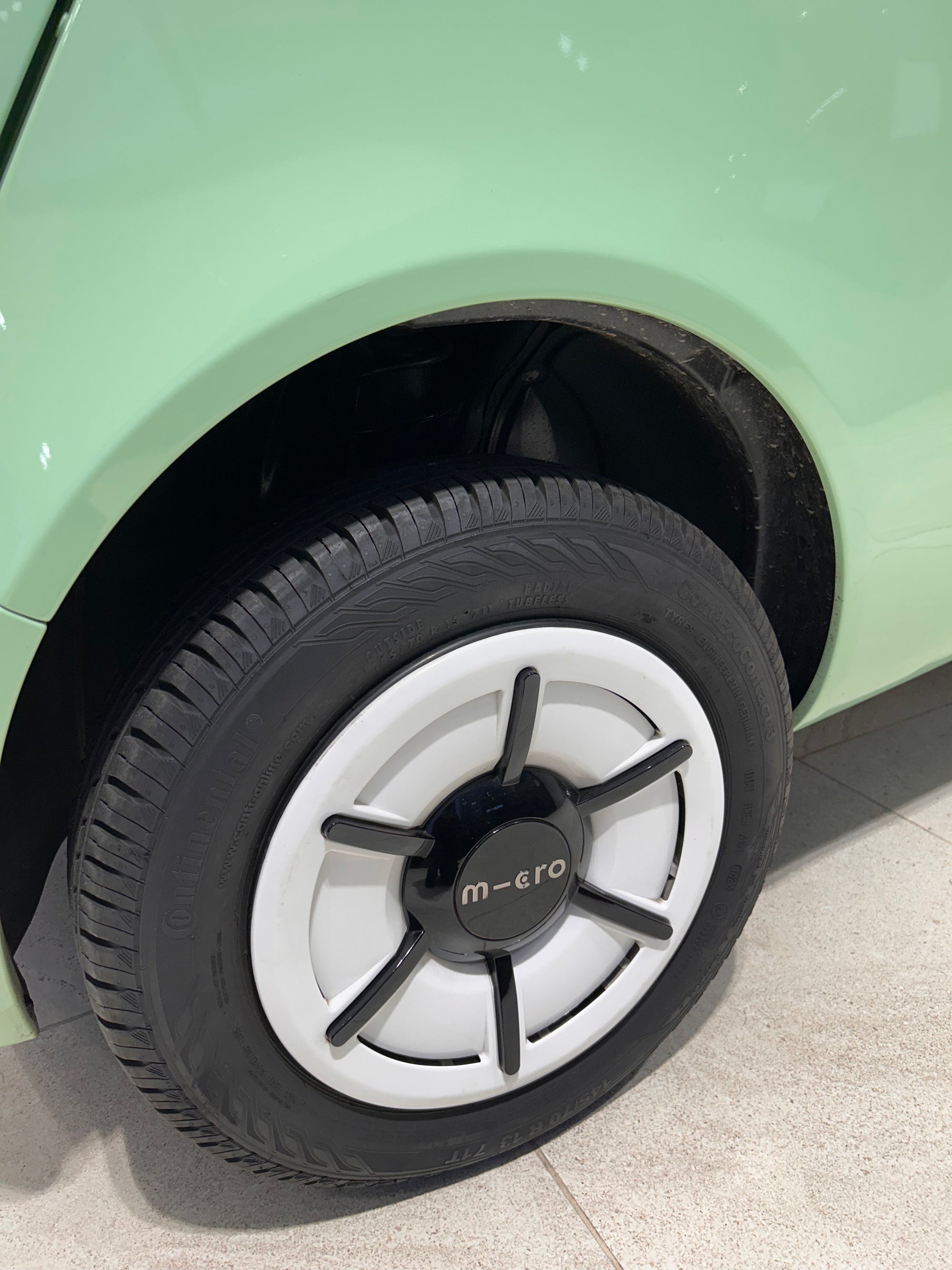 Microlino - Paris and White - PreLoved