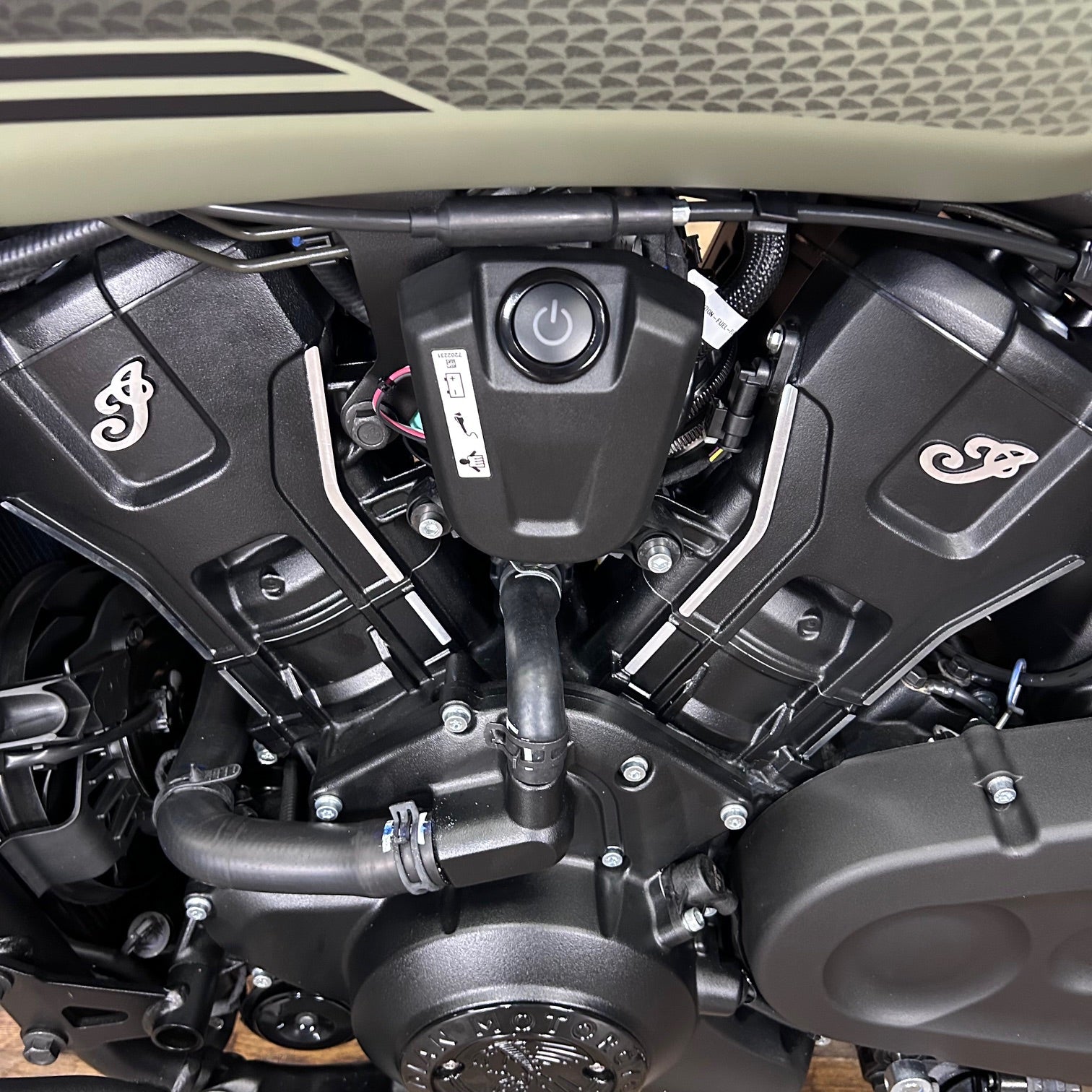 INDIAN SCOUT BOBBER LTD +TECH ’26 - MOSS GREEN SMOKE