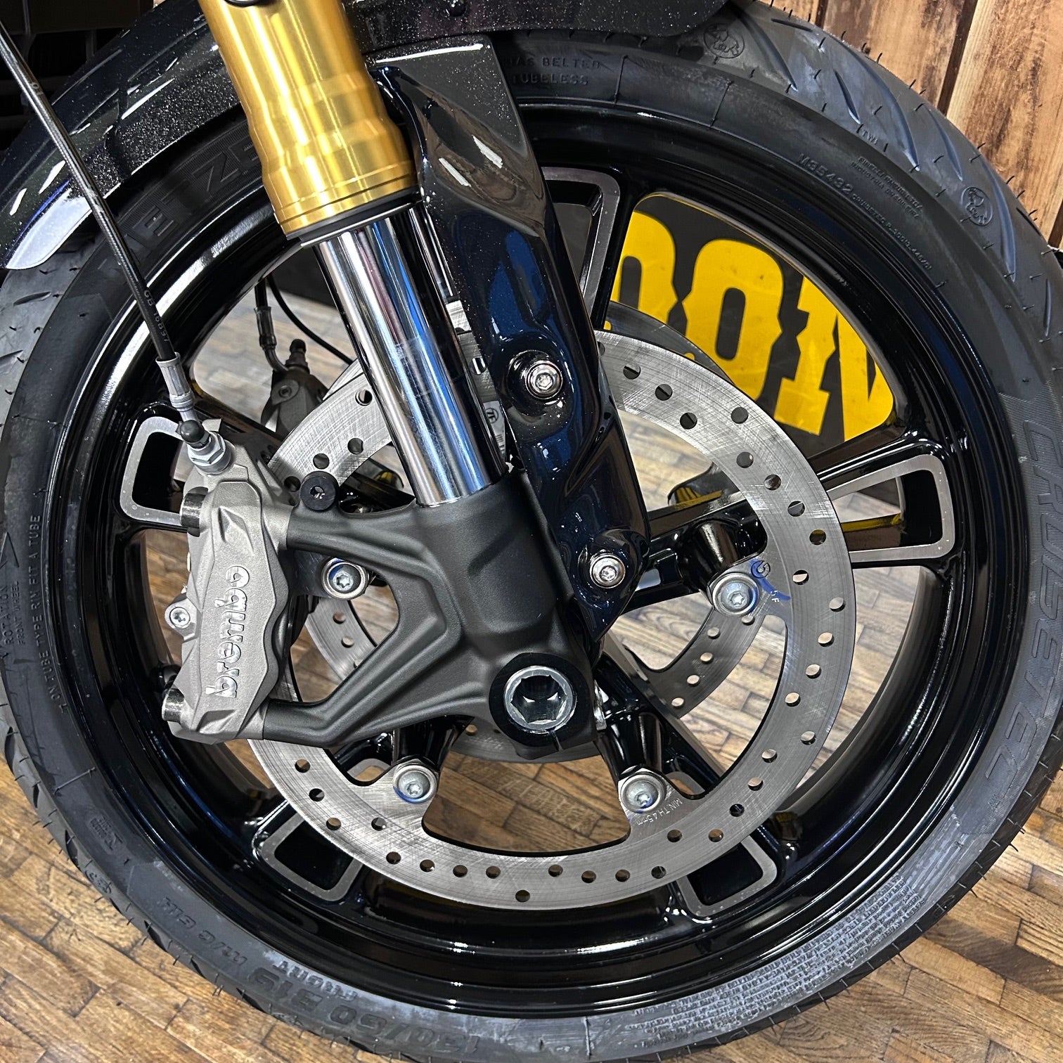 2026 INDIAN SCOUT 101 ’26 MODEL - CRYSTAL BLACK w/super graphite