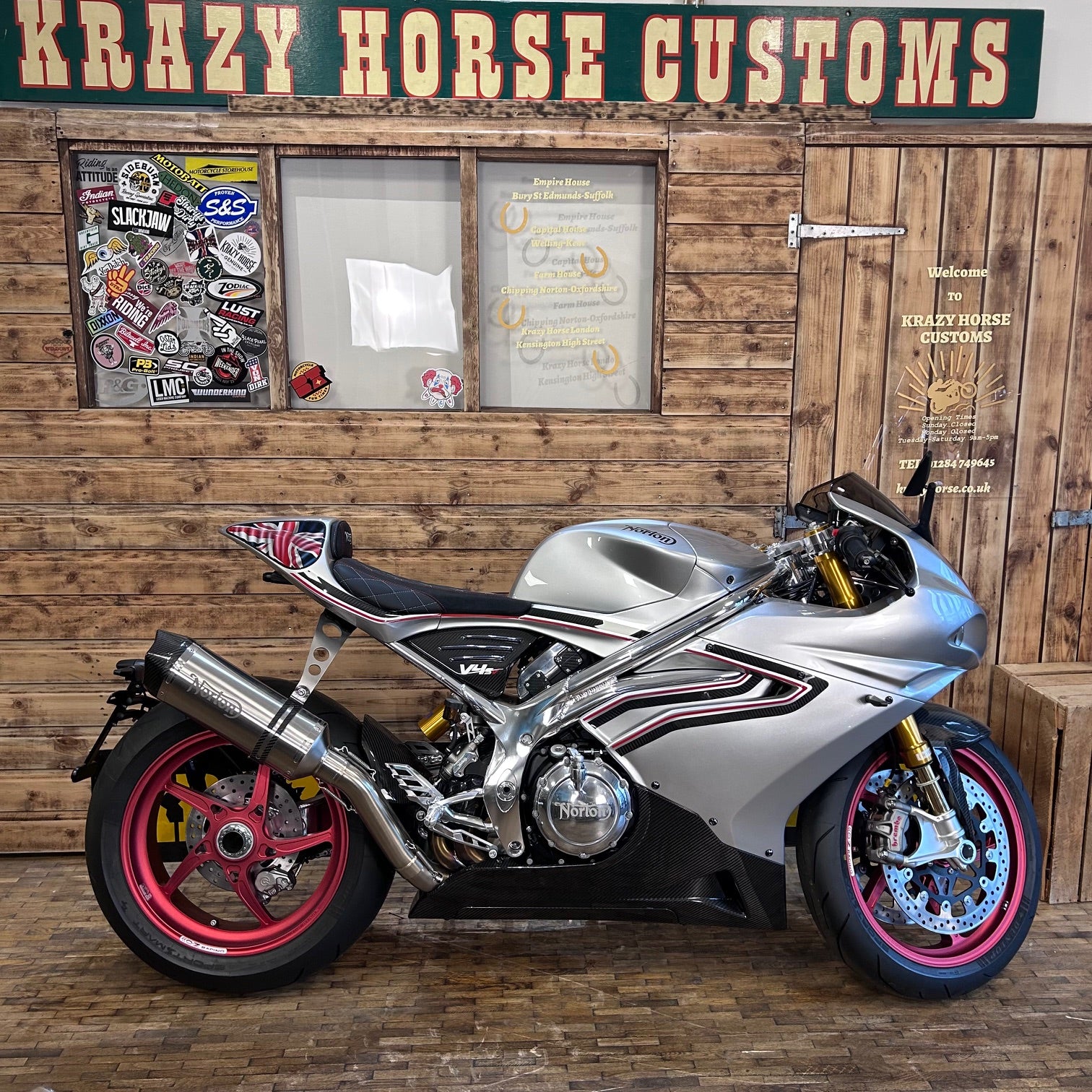 NORTON V4 SV - MANX SILVER