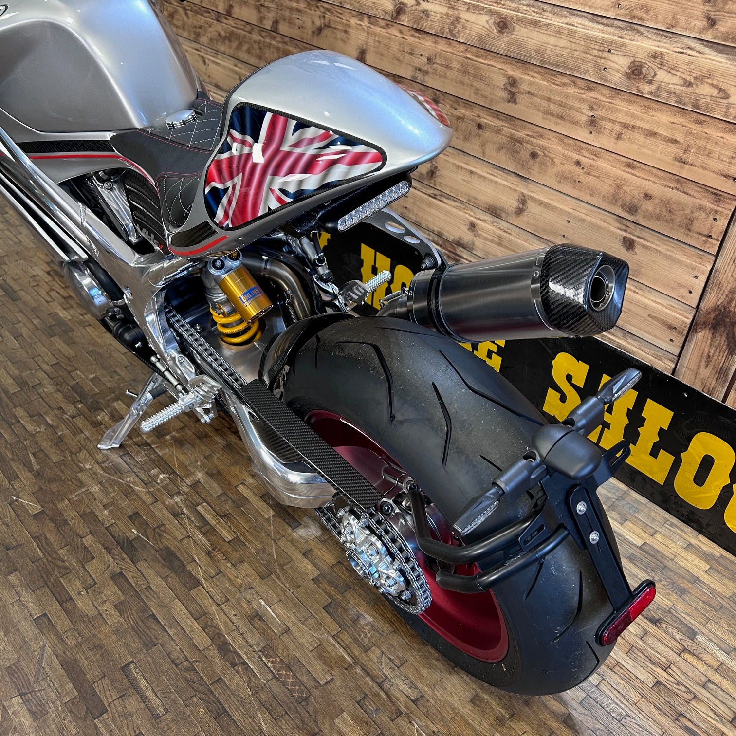 NORTON V4 SV - MANX SILVER