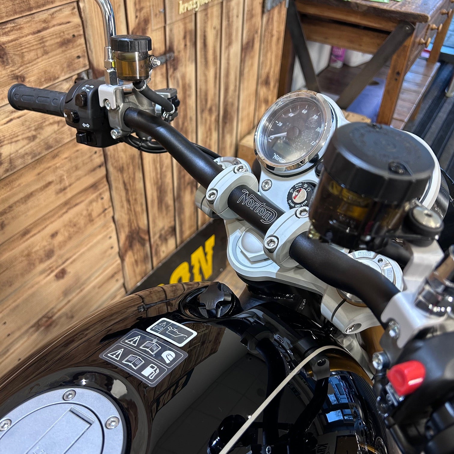 NORTON MOTORCYCLE 961SP - MATRIX BLACK