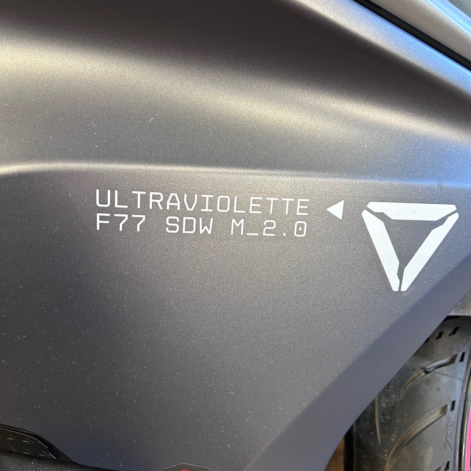 ULTRAVIOLETTE F-77 MACH 2 RECON SHADOW - STEALTH GREY