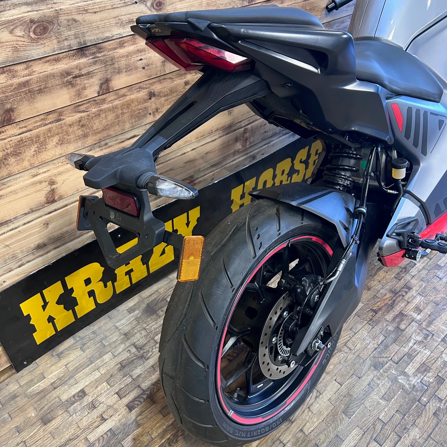 ULTRAVIOLETTE F-77 MACH 2 RECON SHADOW - STEALTH GREY