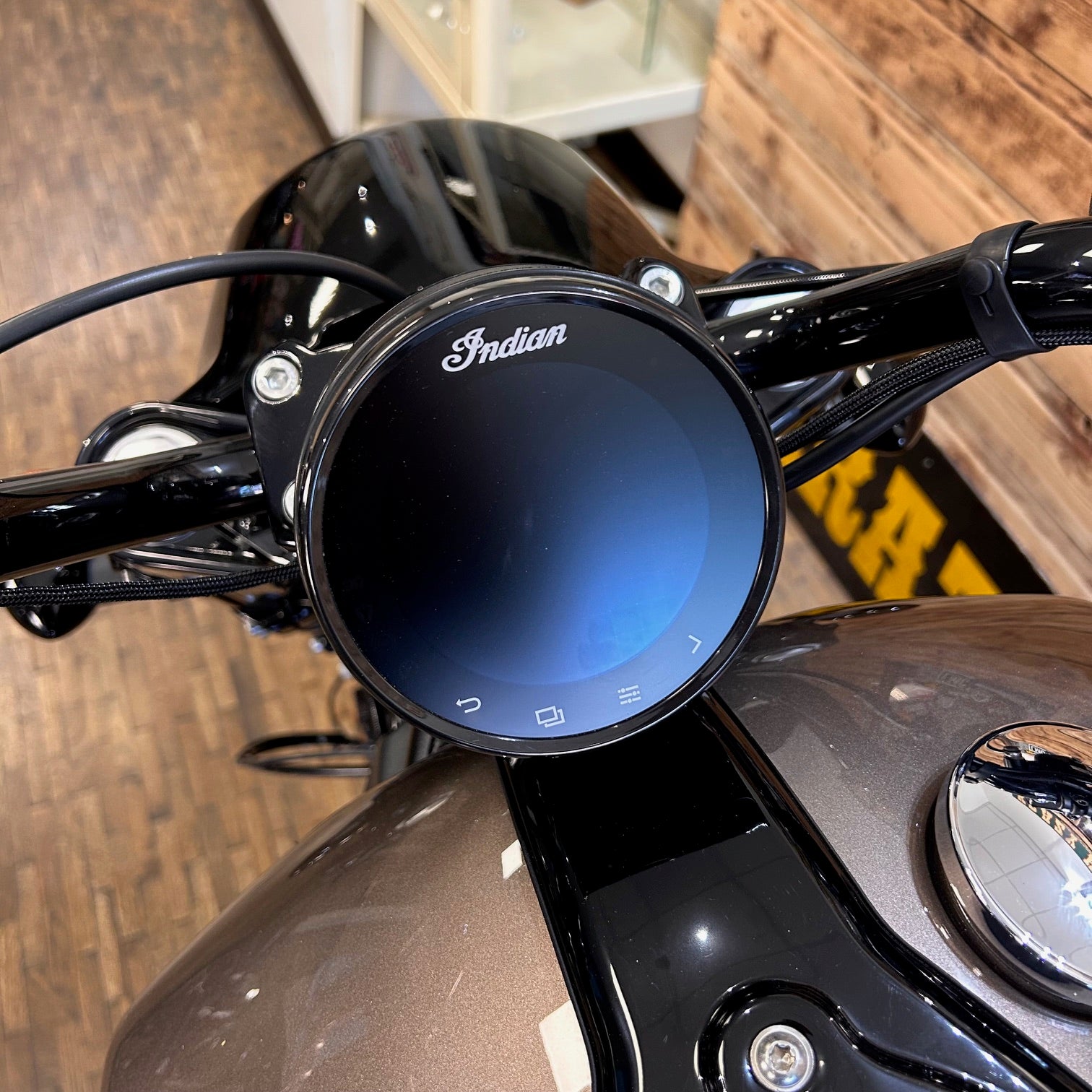 INDIAN SCOUT 25 MODEL Ltd + Tech - NARA BRONZE - PreLoved