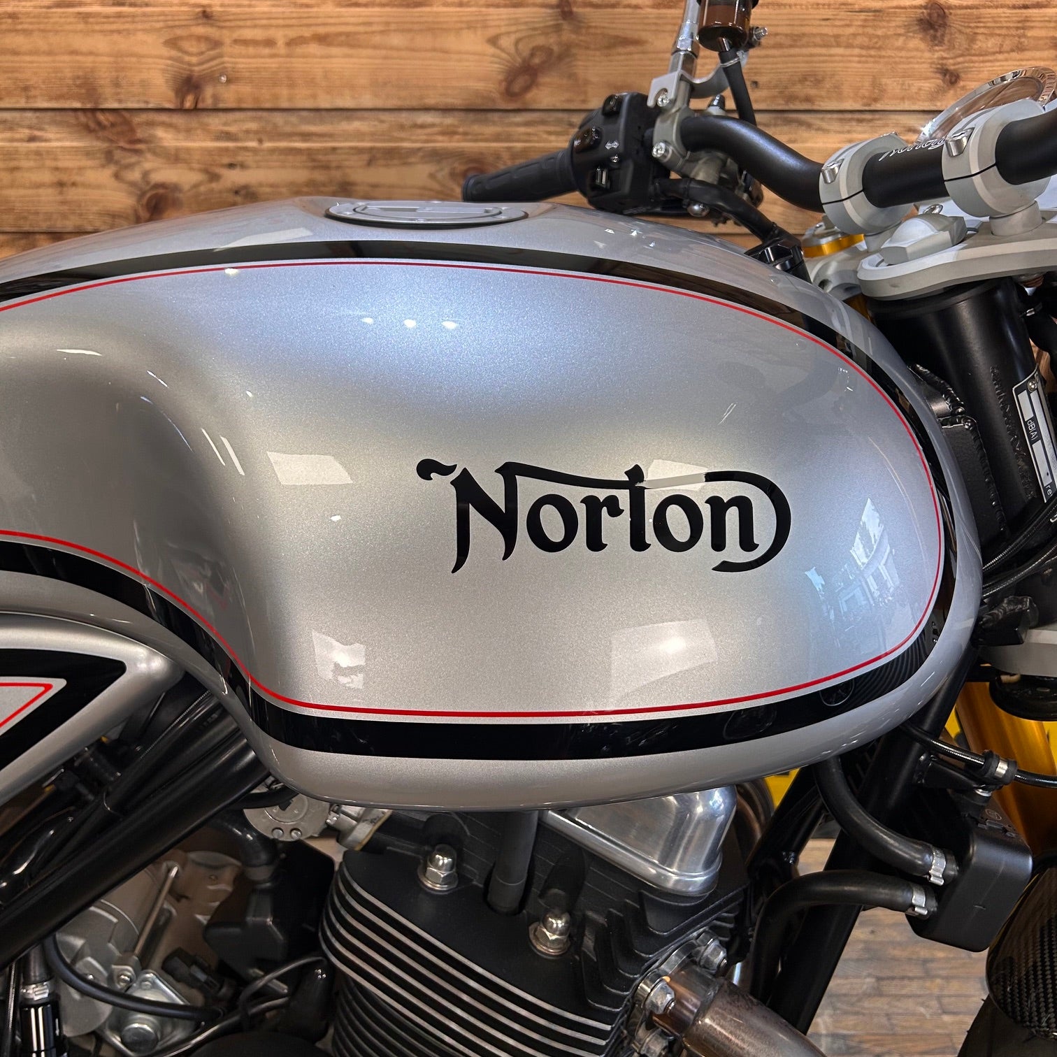 NORTON 961 SP - MANX SILVER - PreLoved