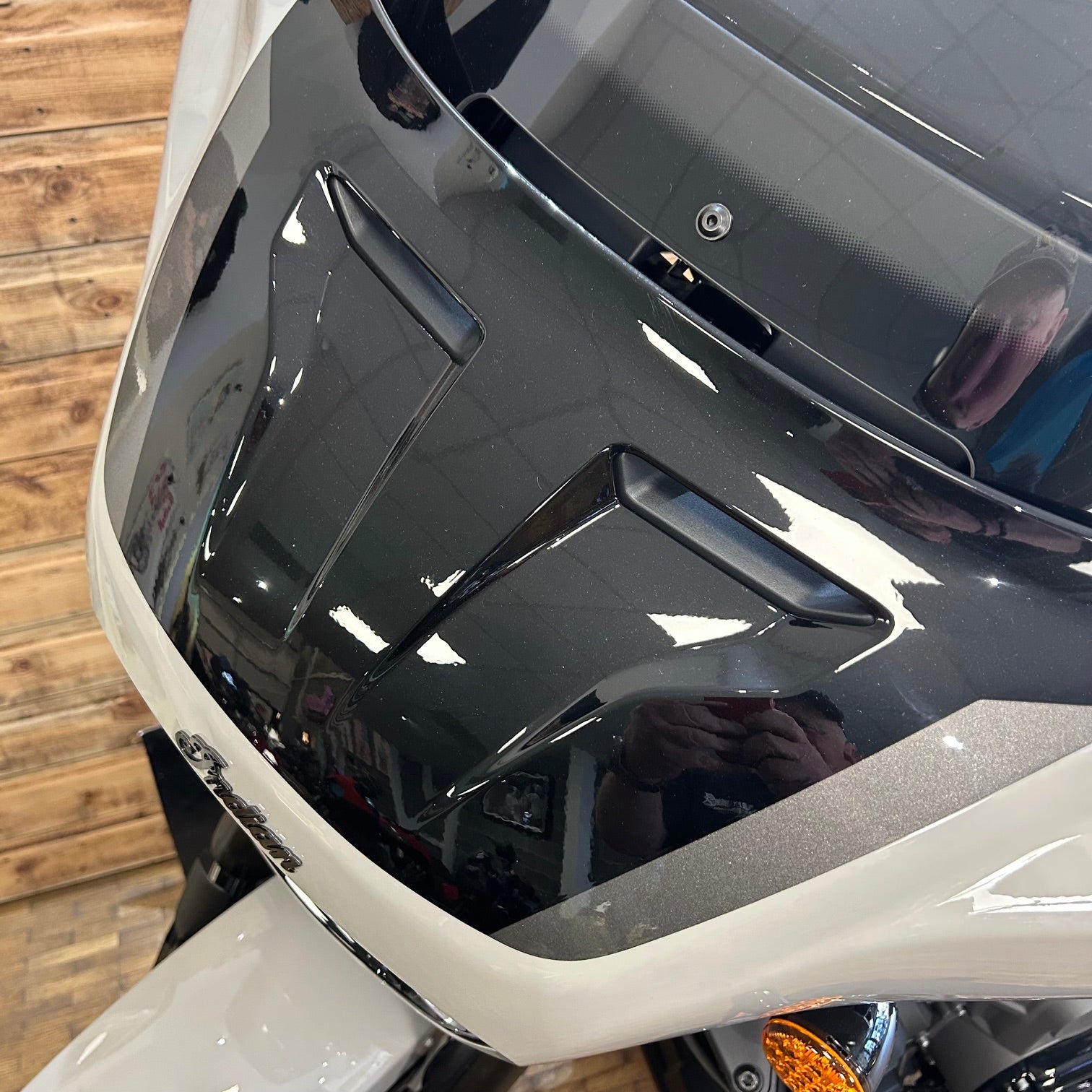 INDIAN CHIEFTAIN 2026 Power plus 112 - CHALK WITH BLACK METALLIC