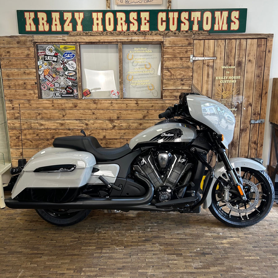 INDIAN CHIEFTAIN 2026 Power plus 112 - CHALK WITH BLACK METALLIC