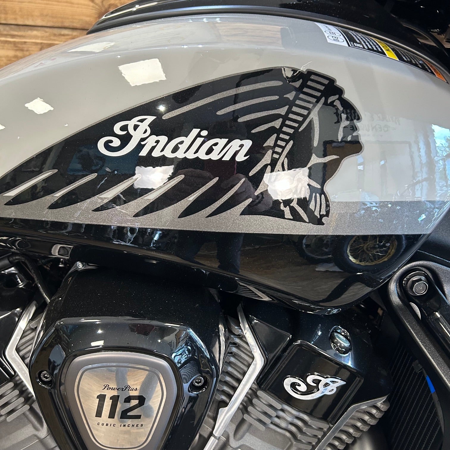 INDIAN CHIEFTAIN 2026 Power plus 112 - CHALK WITH BLACK METALLIC