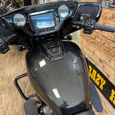INDIAN CHIEFTAIN 2026 Power plus 112 - Black Crystal with Black Metallic and Championship Gold Accent
