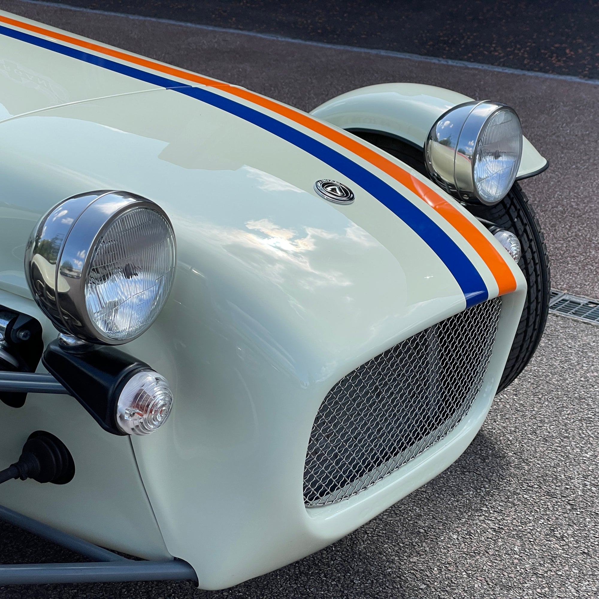 18/18 CATERHAM SUPERSPRINT – 1 0F 60 (No. 23) - Only UK WATKINS GLEN CAR – INCLUDES MATCHING HELMET