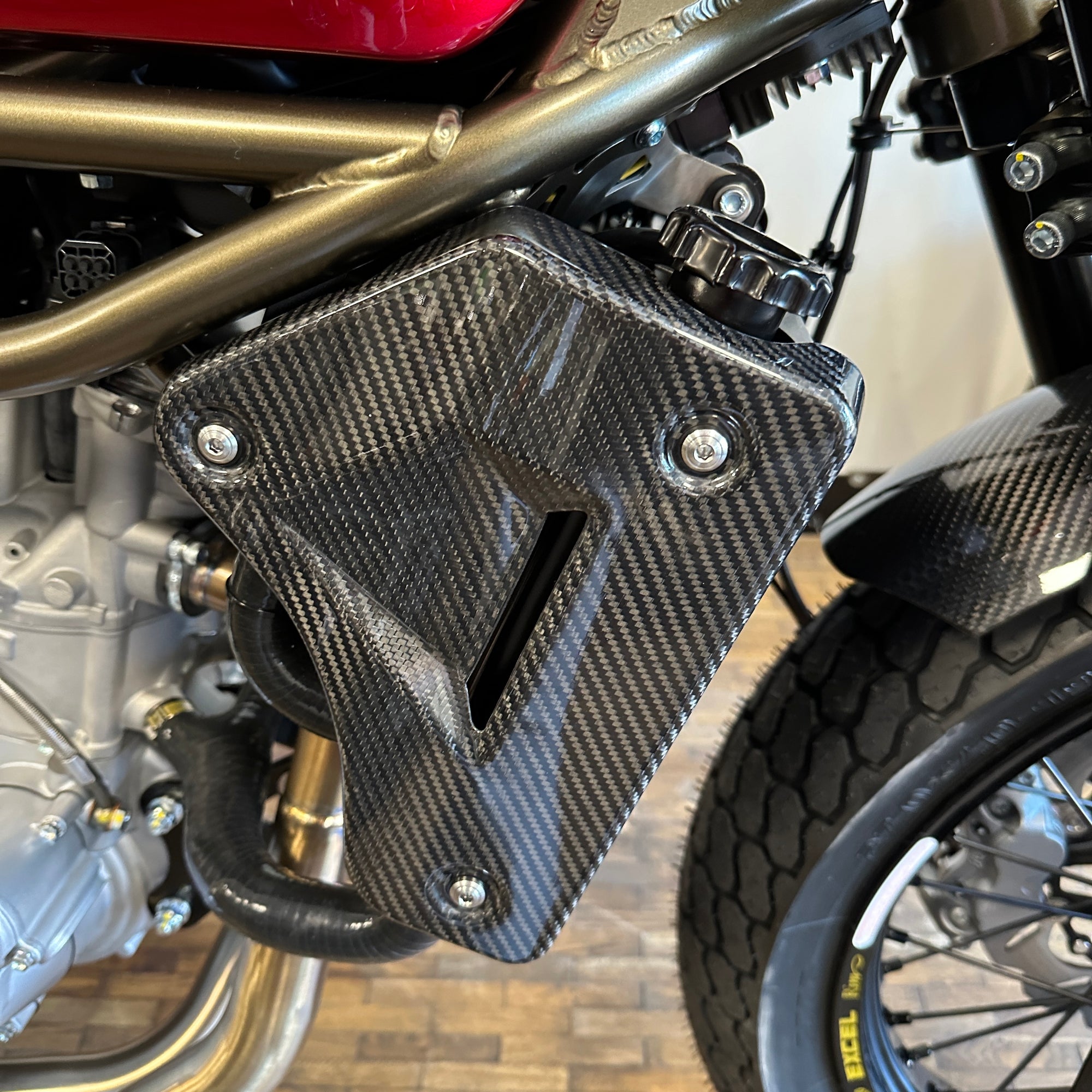 CCM TRACKER PREMIUM - MAGMA RED