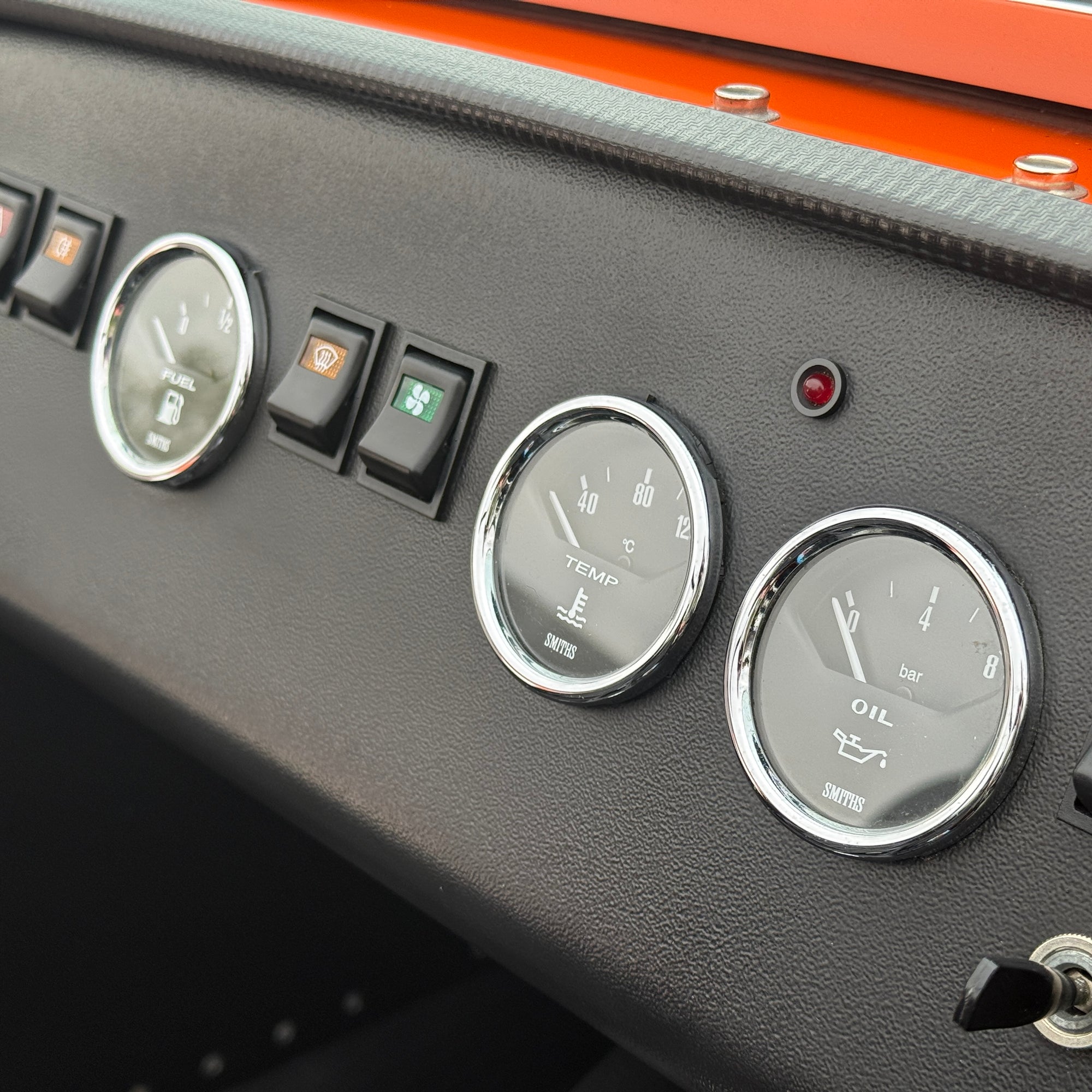 20/70 CATERHAM SUPER SEVEN 1600 LARGE CHASSIS - BURNT ORANGE WITH BLACK