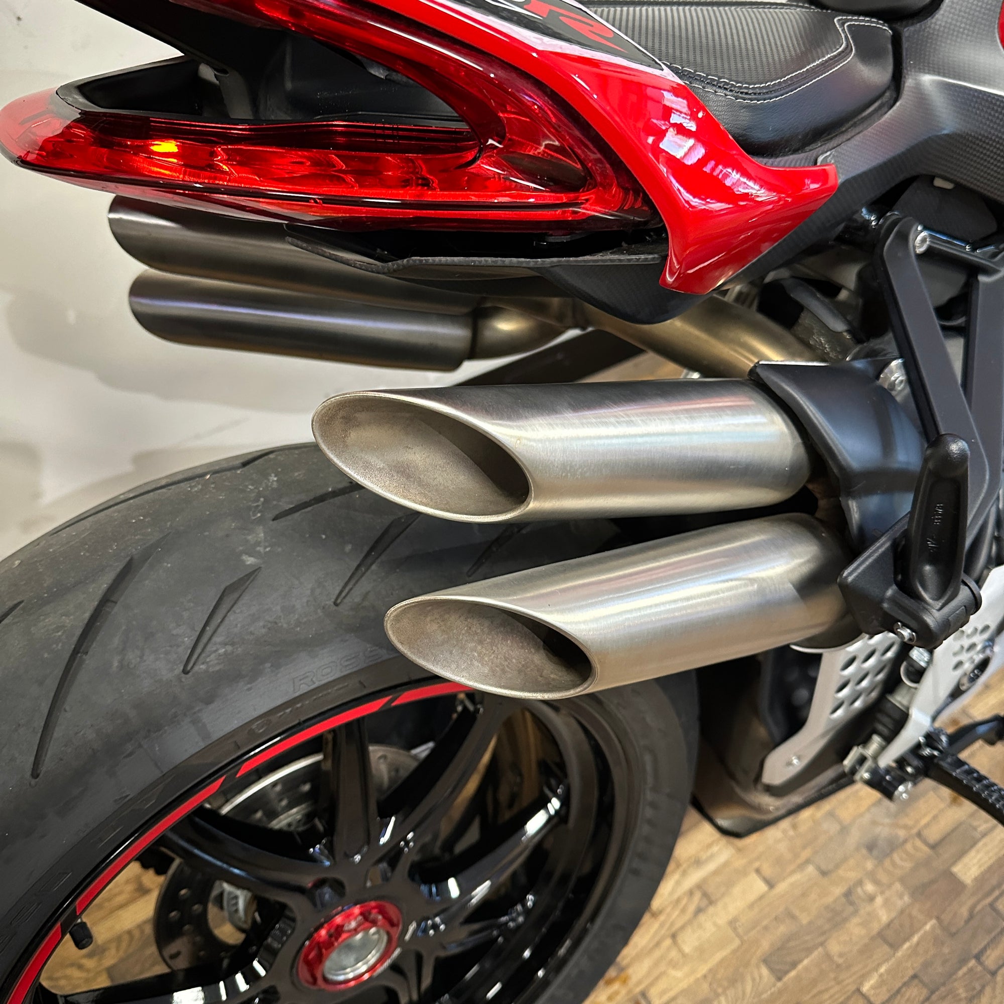 MV AGUSTA BRUTALE 1000RR - RED - PRELOVED