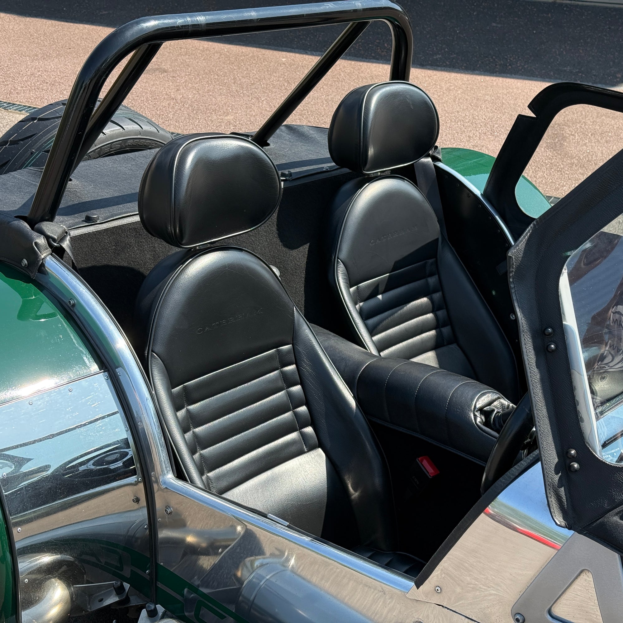 10/10 CATERHAM SEVEN ROADSPORT LARGE CHASSIS - GREEN ALUMINIUM WITH BLACK LEATHER