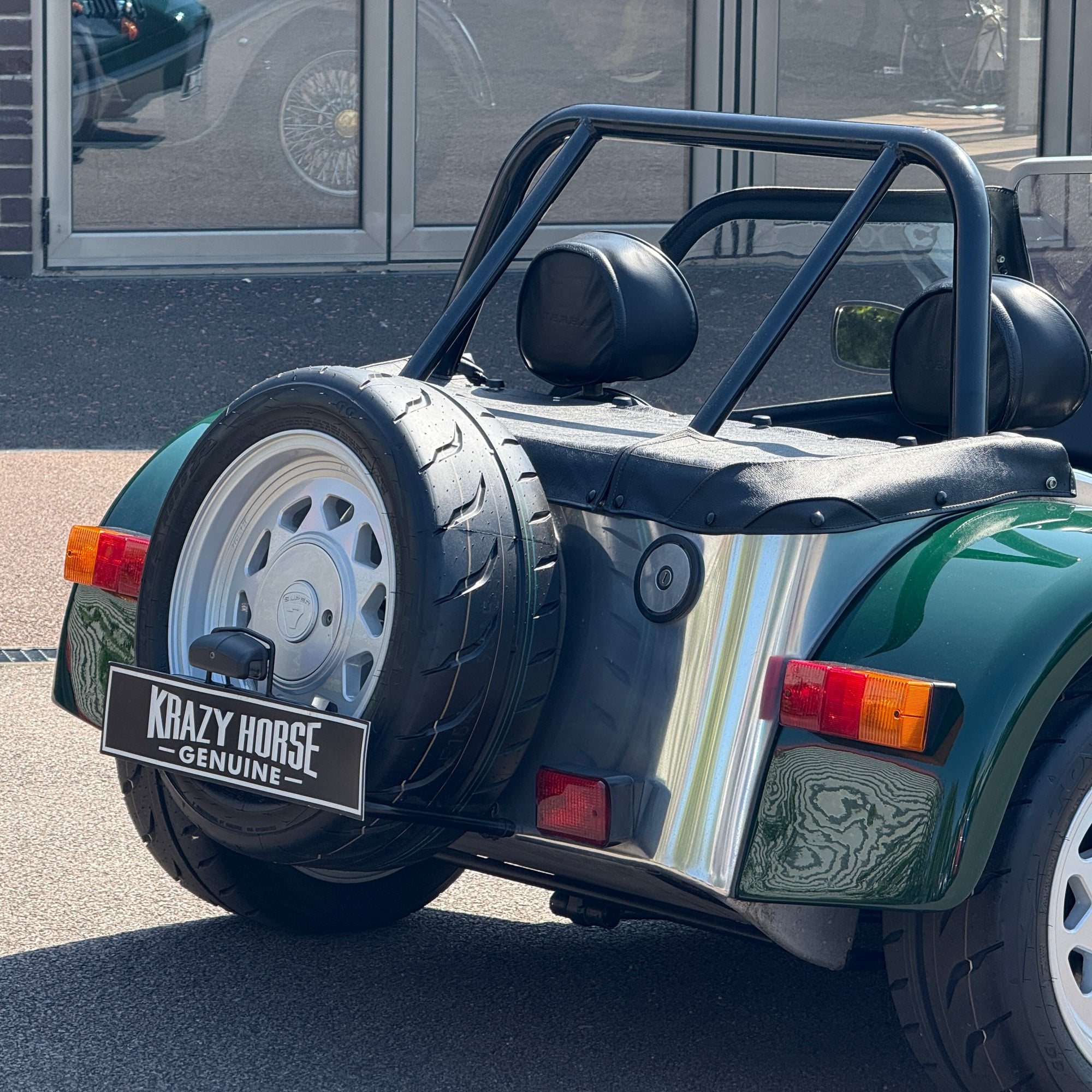 10/10 CATERHAM SEVEN ROADSPORT LARGE CHASSIS - GREEN ALUMINIUM WITH BLACK LEATHER