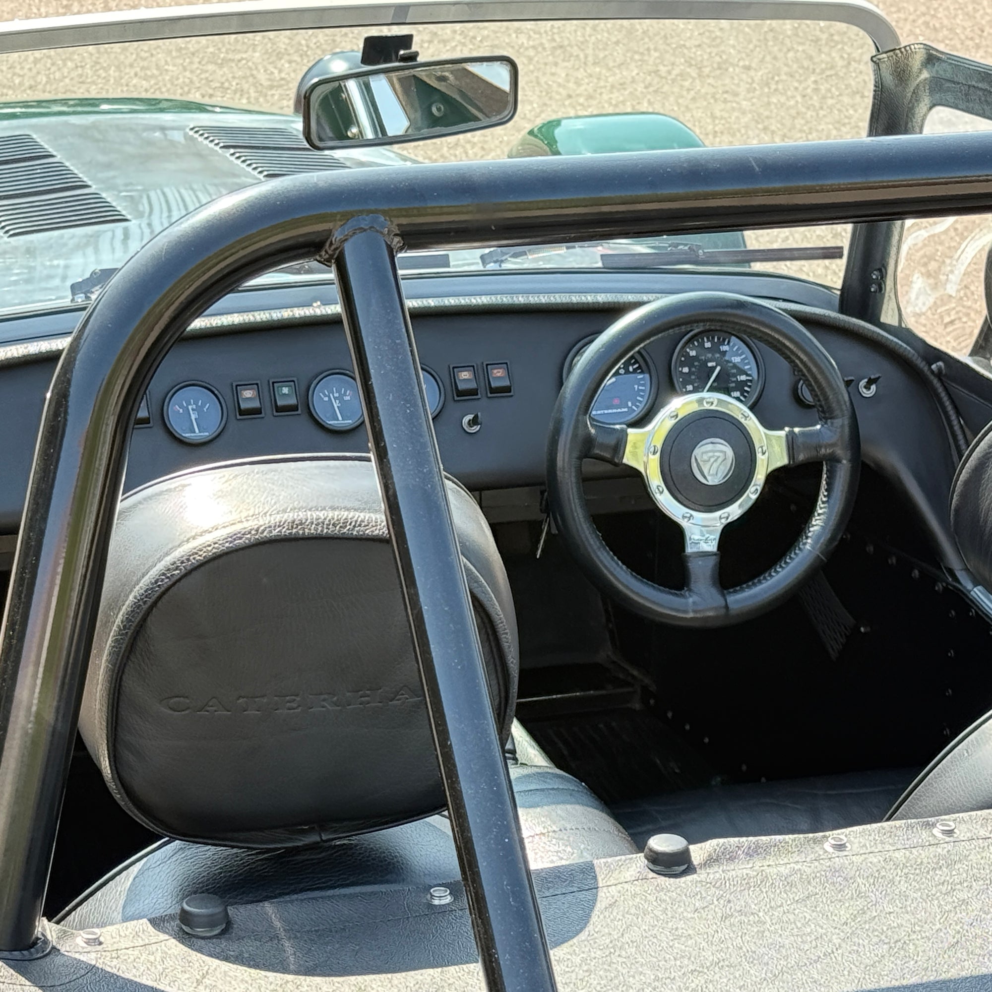 10/10 CATERHAM SEVEN ROADSPORT LARGE CHASSIS - GREEN ALUMINIUM WITH BLACK LEATHER