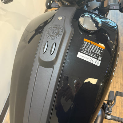 INDIAN SCOUT BOBBER 60 - BLACK METALLIC