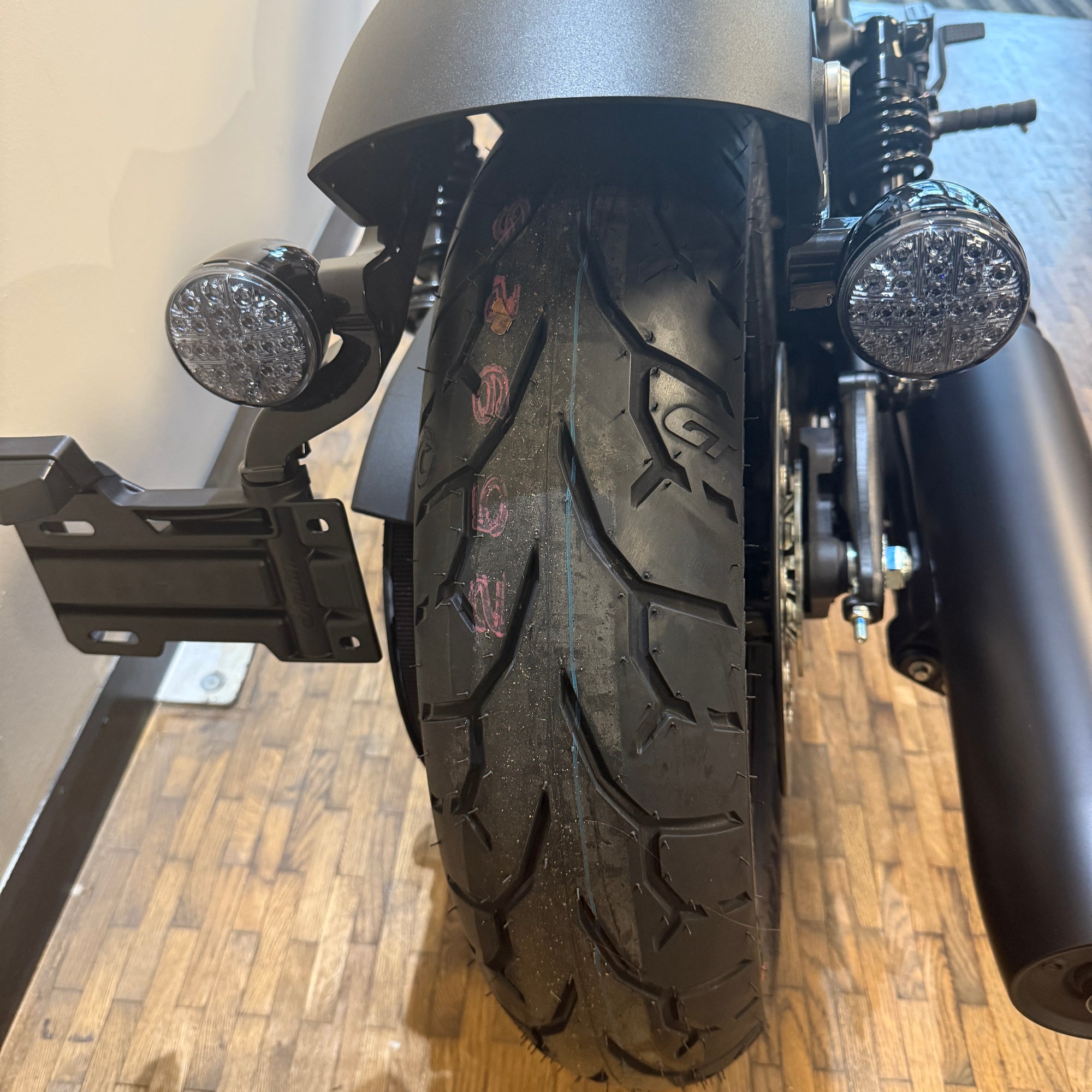 INDIAN SCOUT BOBBER 60 - BLACK METALLIC