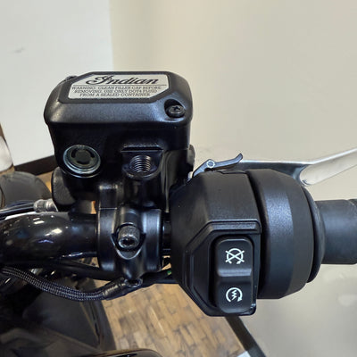 INDIAN SCOUT BOBBER 60 - BLACK METALLIC