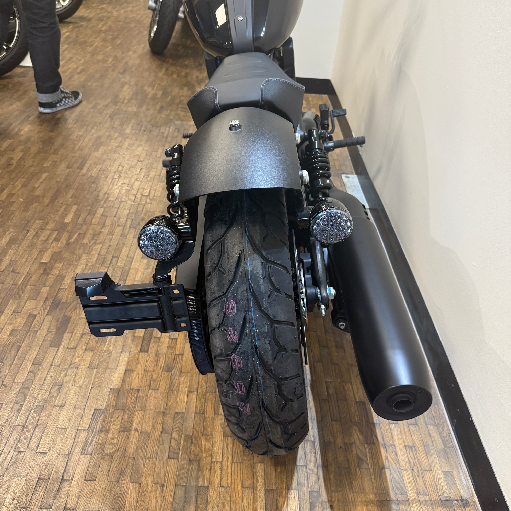 INDIAN SCOUT BOBBER 60 - BLACK METALLIC