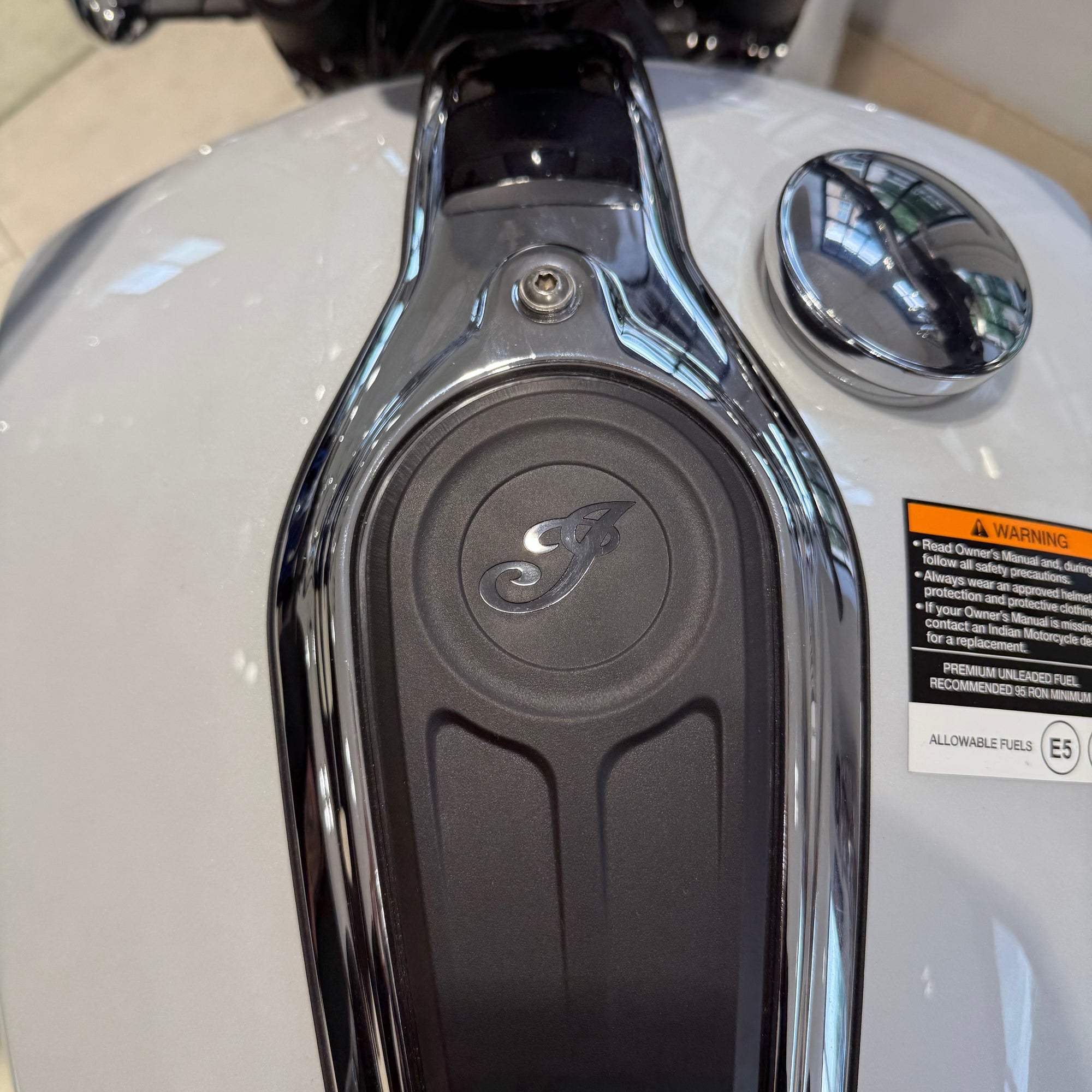 2025 Indian Scout Classic Limited +Tech - Ghost White Metallic