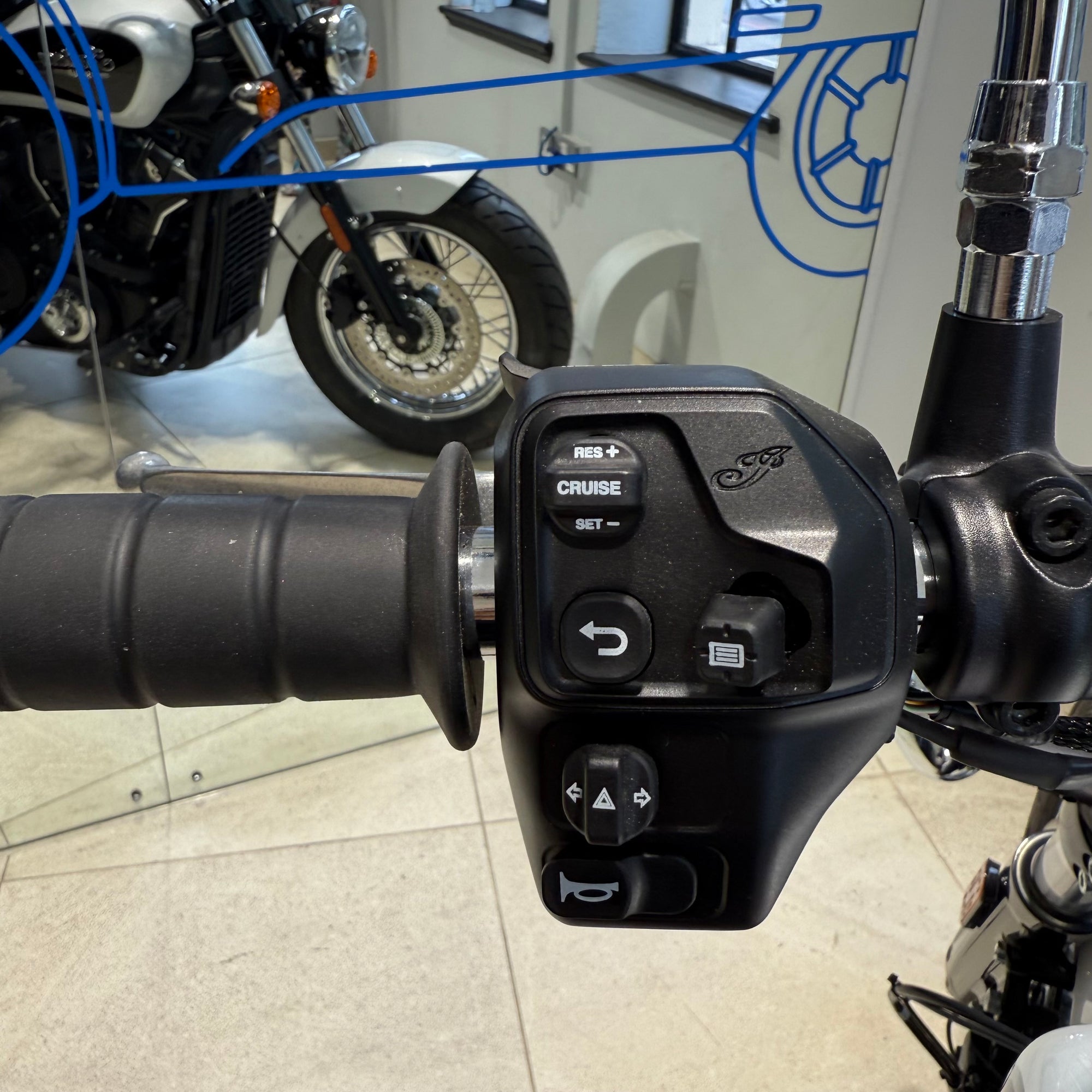 2025 Indian Scout Classic Limited +Tech - Ghost White Metallic